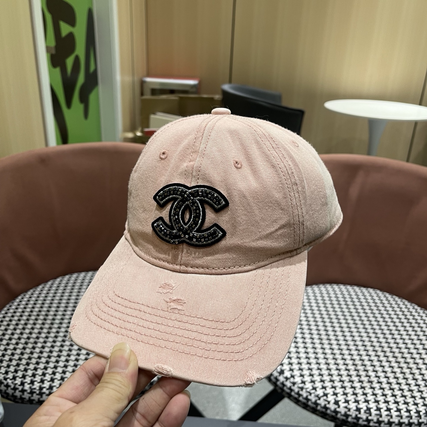 CHANEL香奈儿新款🆕牛仔蓝复古款式棒球帽🧢🔸 节假日旅游带它出去美美哒❕  中古款哟.这种帽子不容易