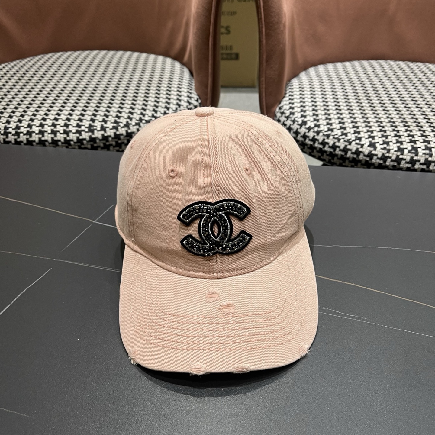 CHANEL香奈儿新款🆕牛仔蓝复古款式棒球帽🧢🔸 节假日旅游带它出去美美哒❕  中古款哟.这种帽子不容易