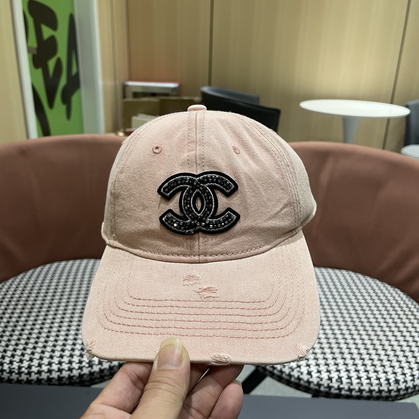 CHANEL香奈儿新款🆕牛仔蓝复古款式棒球帽🧢🔸 节假日旅游带它出去美美哒❕  中古款哟.这种帽子不容易