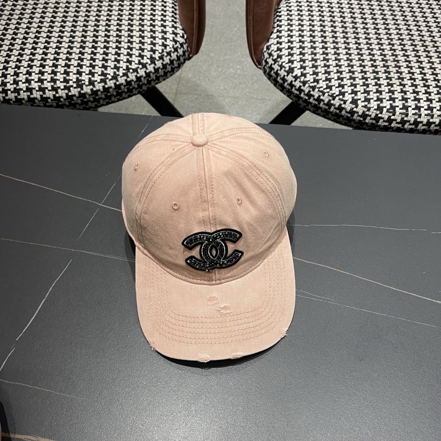 CHANEL香奈儿新款🆕牛仔蓝复古款式棒球帽🧢🔸 节假日旅游带它出去美美哒❕  中古款哟.这种帽子不容易