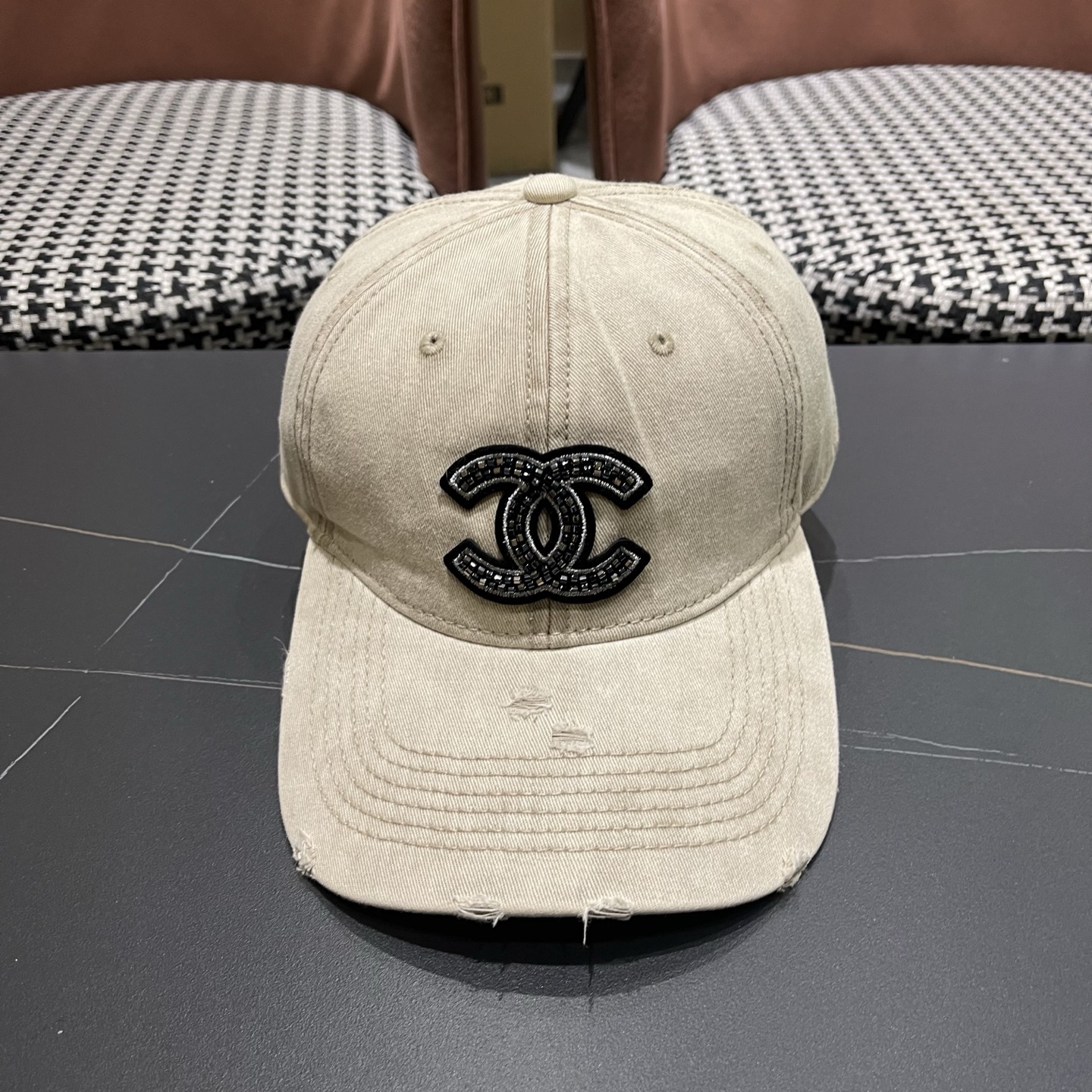 CHANEL香奈儿新款🆕牛仔蓝复古款式棒球帽🧢🔸 节假日旅游带它出去美美哒❕  中古款哟.这种帽子不容易
