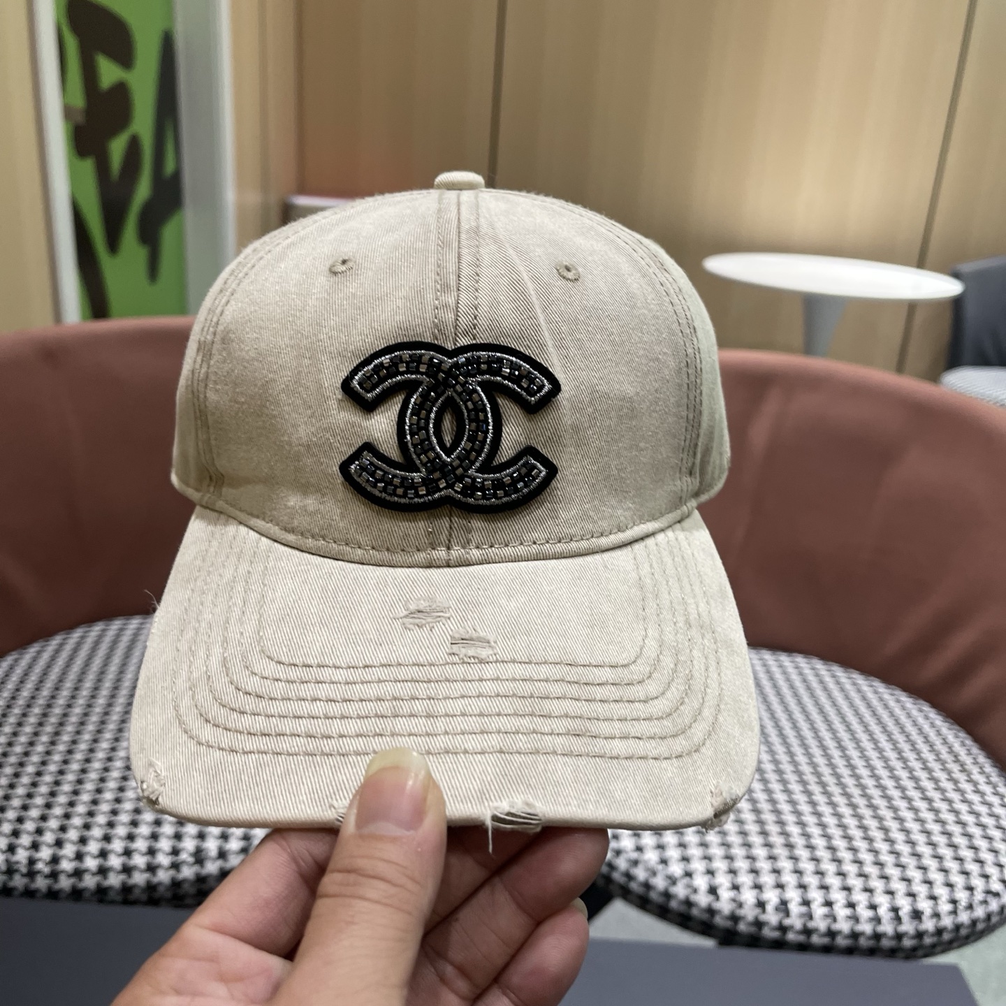 CHANEL香奈儿新款🆕牛仔蓝复古款式棒球帽🧢🔸 节假日旅游带它出去美美哒❕  中古款哟.这种帽子不容易