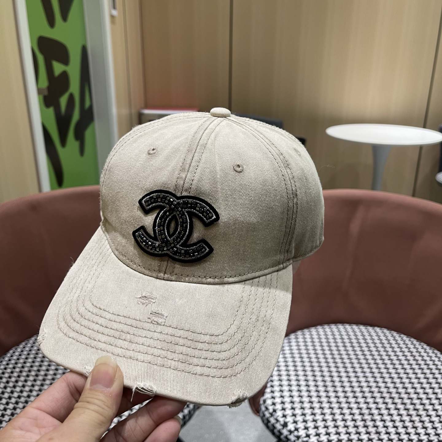 CHANEL香奈儿新款🆕牛仔蓝复古款式棒球帽🧢🔸 节假日旅游带它出去美美哒❕  中古款哟.这种帽子不容易