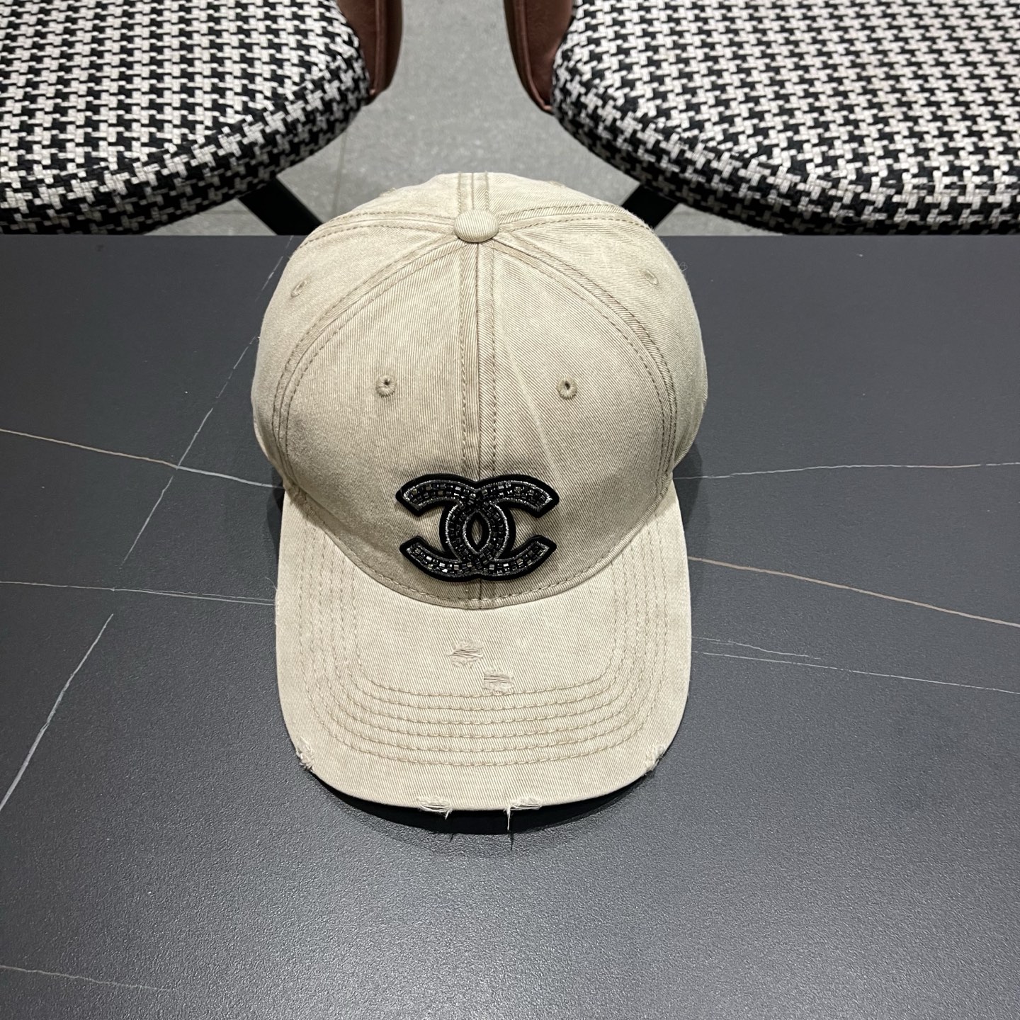 CHANEL香奈儿新款🆕牛仔蓝复古款式棒球帽🧢🔸 节假日旅游带它出去美美哒❕  中古款哟.这种帽子不容易