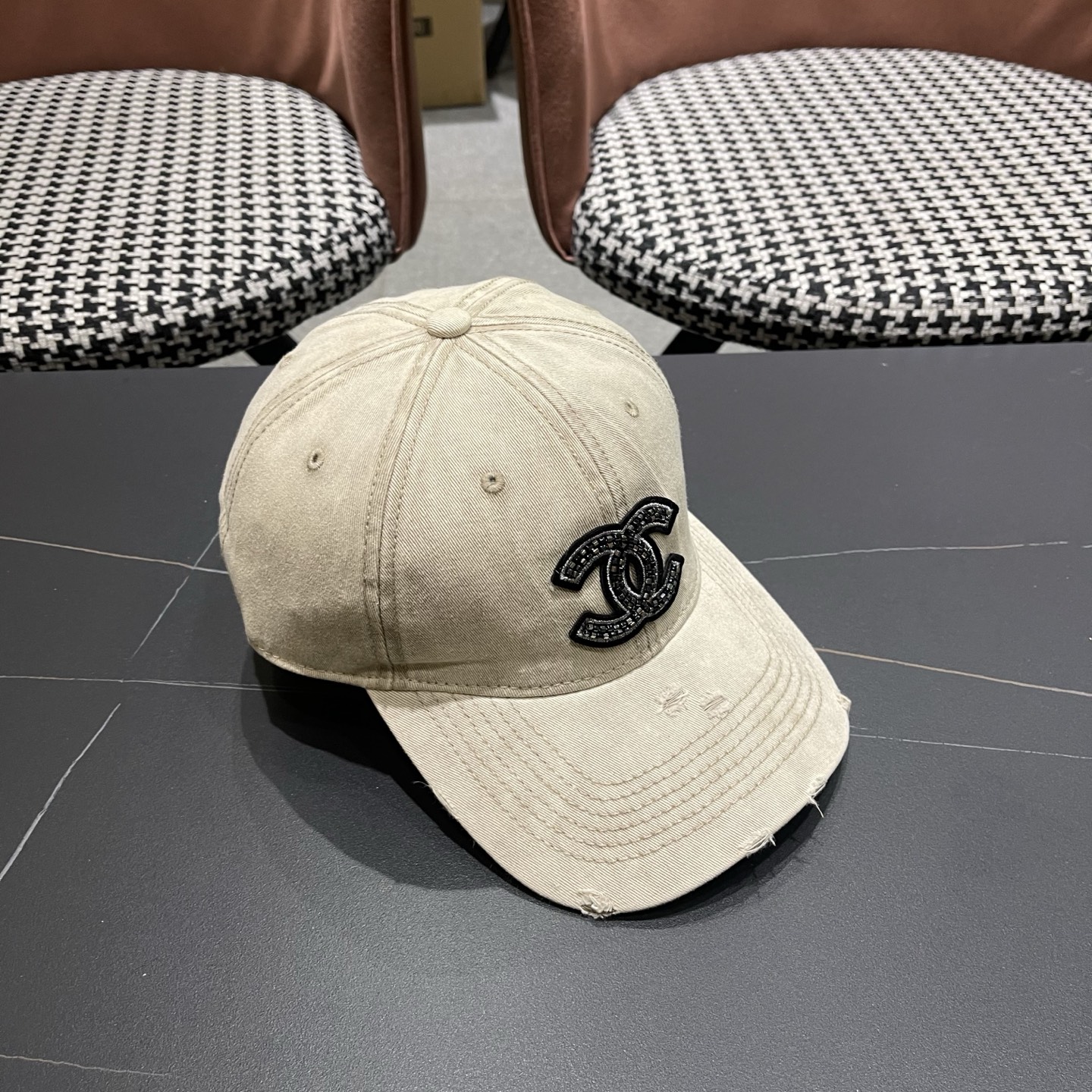 CHANEL香奈儿新款🆕牛仔蓝复古款式棒球帽🧢🔸 节假日旅游带它出去美美哒❕  中古款哟.这种帽子不容易