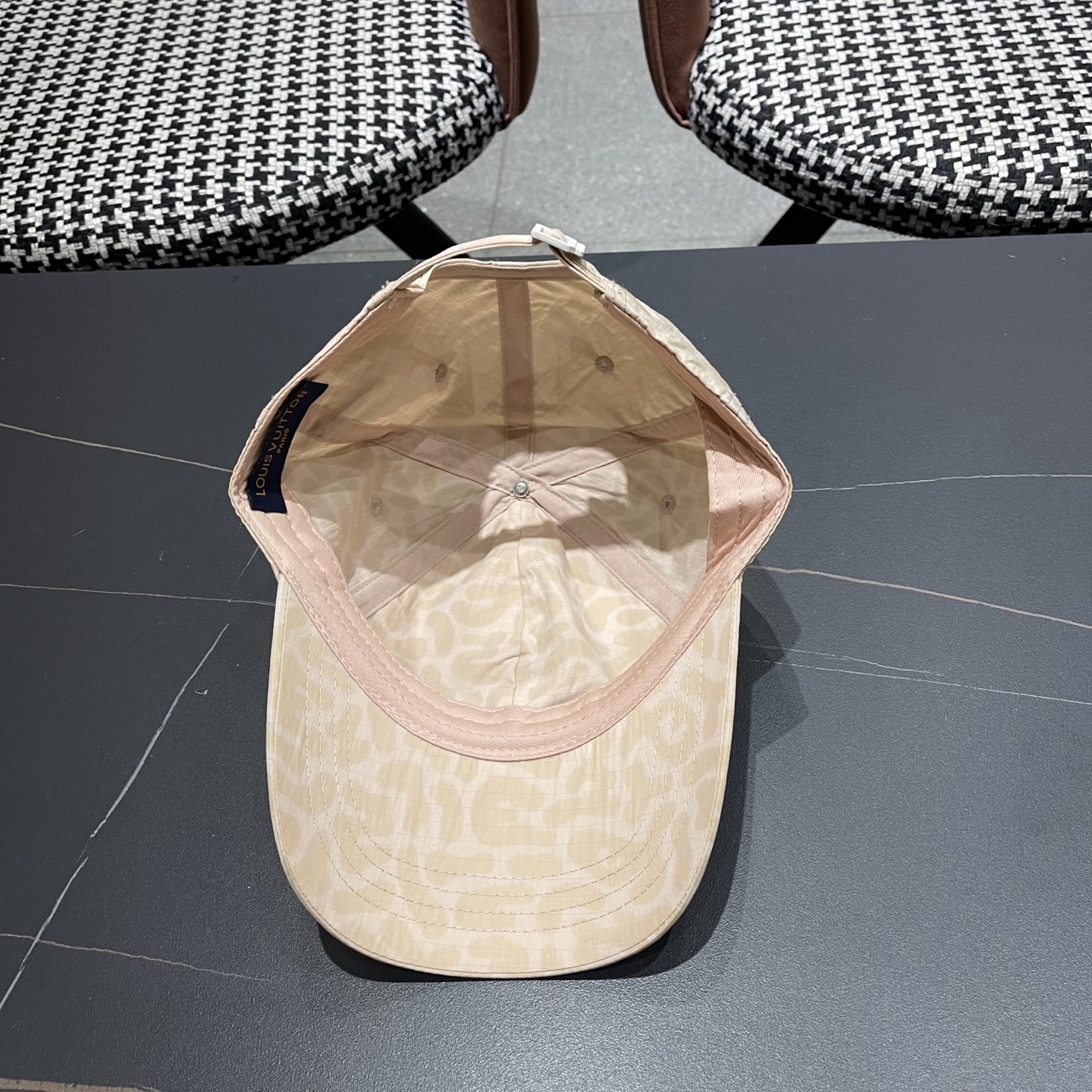 LouiVuittonLV👒新款路易威登棒球帽，简单大方 男女通用遮阳帽，