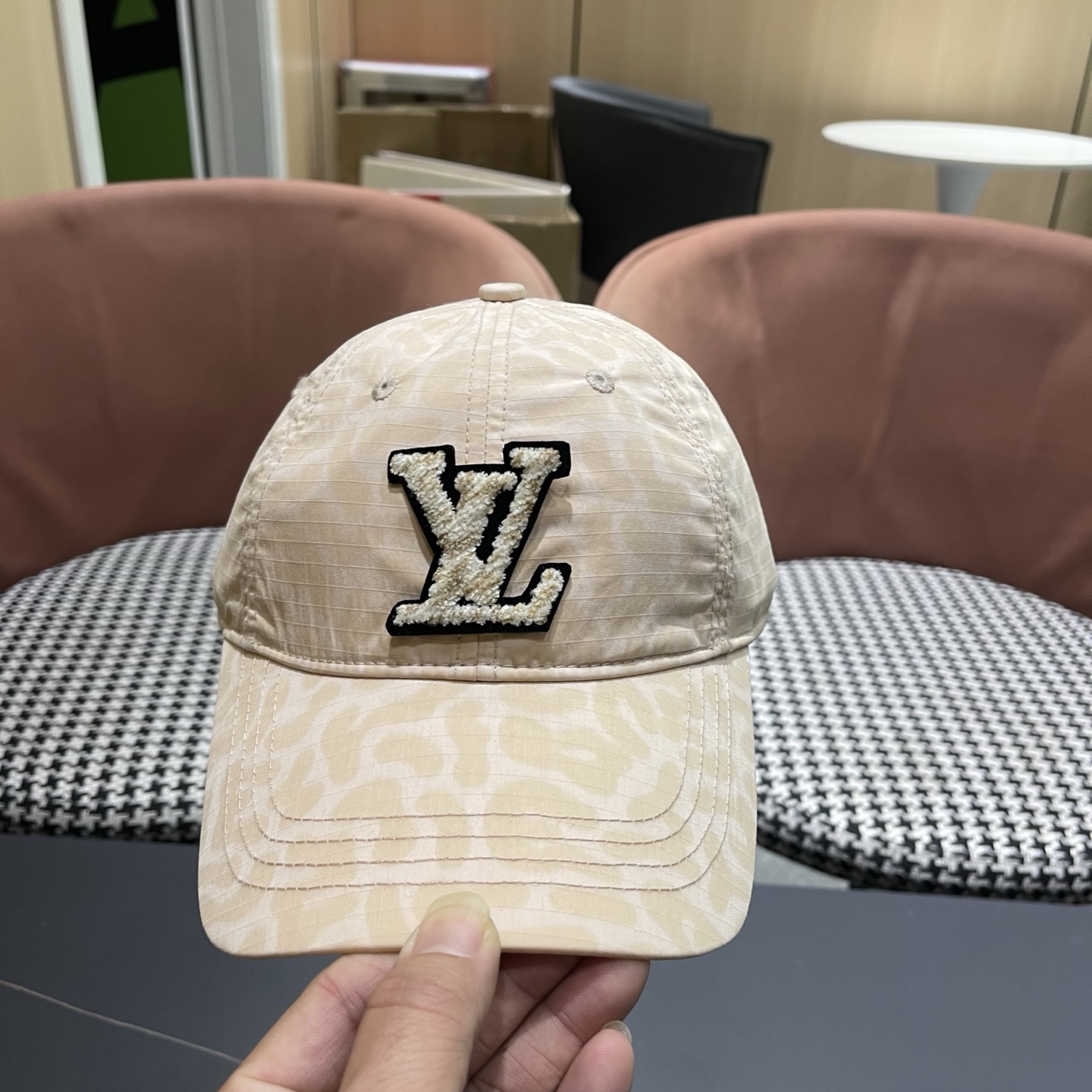 LouiVuittonLV👒新款路易威登棒球帽，简单大方 男女通用遮阳帽，