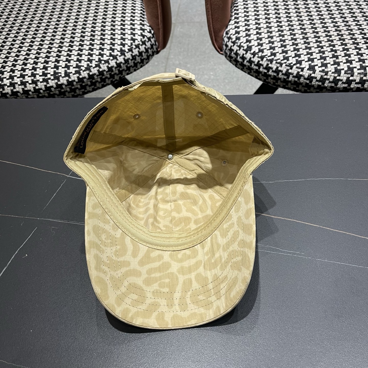 LouiVuittonLV👒新款路易威登棒球帽，简单大方 男女通用遮阳帽，