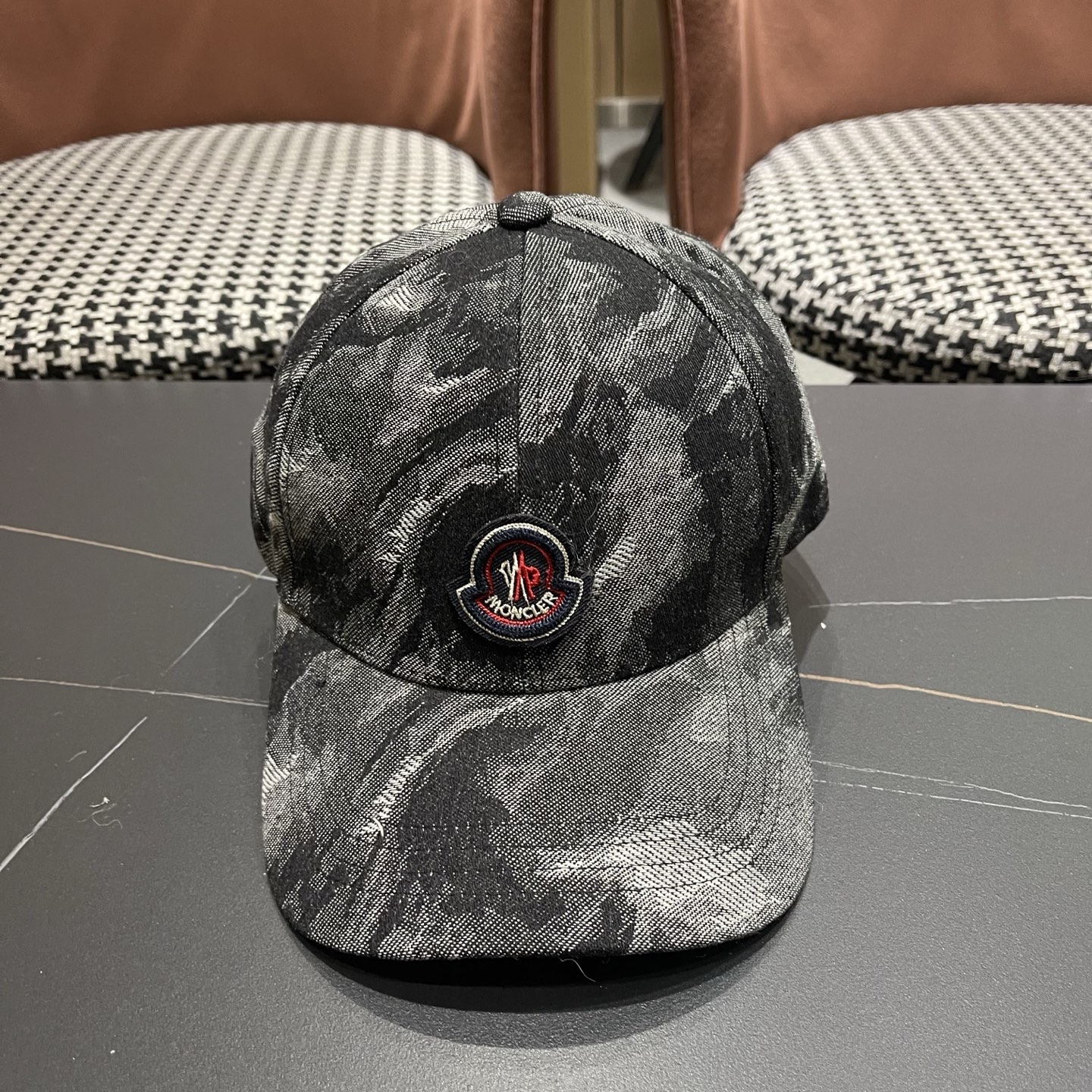 蒙口MONCLER 牛仔棒球帽，年轻时尚潮人穿搭色系，视觉效果超强，好看有质感！