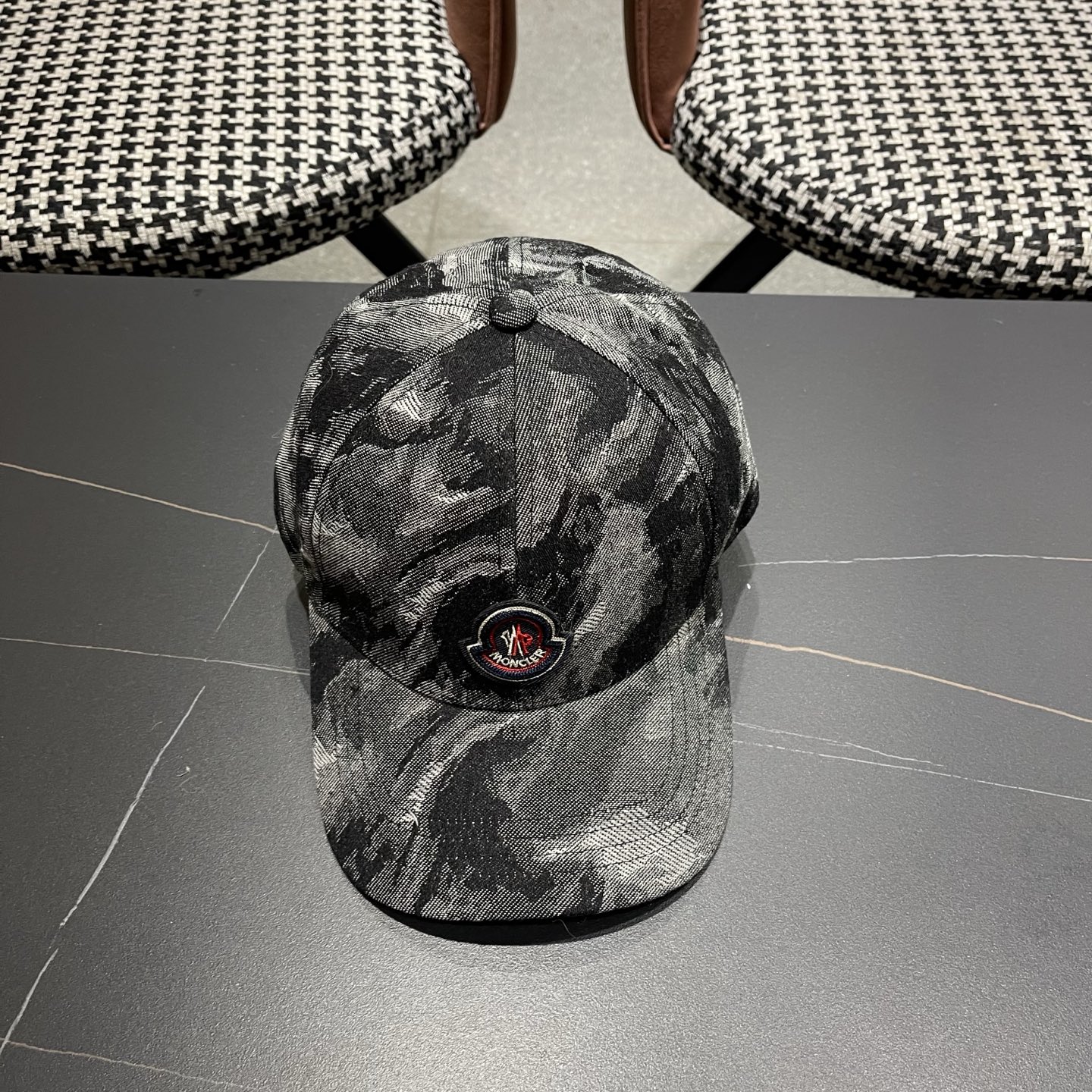 蒙口MONCLER 牛仔棒球帽，年轻时尚潮人穿搭色系，视觉效果超强，好看有质感！