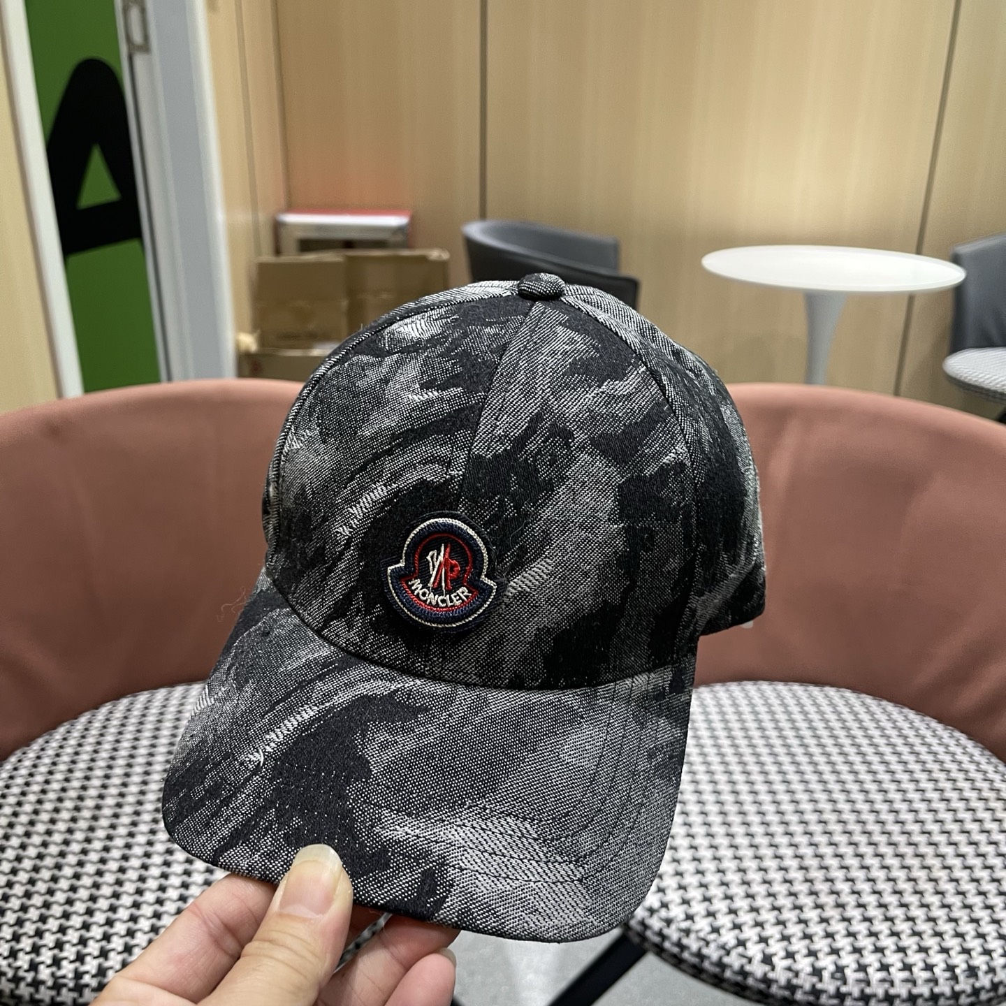 蒙口MONCLER 牛仔棒球帽，年轻时尚潮人穿搭色系，视觉效果超强，好看有质感！