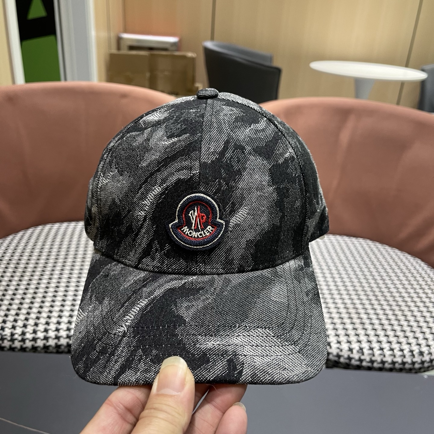 蒙口MONCLER 牛仔棒球帽，年轻时尚潮人穿搭色系，视觉效果超强，好看有质感！