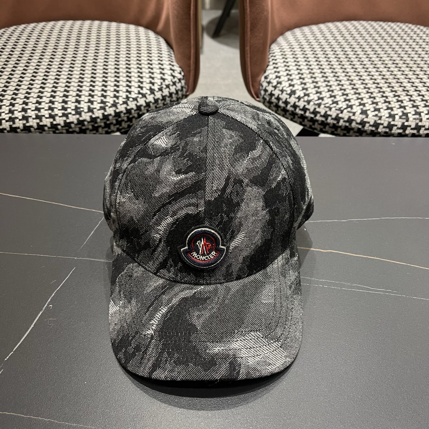 蒙口MONCLER 牛仔棒球帽，年轻时尚潮人穿搭色系，视觉效果超强，好看有质感！