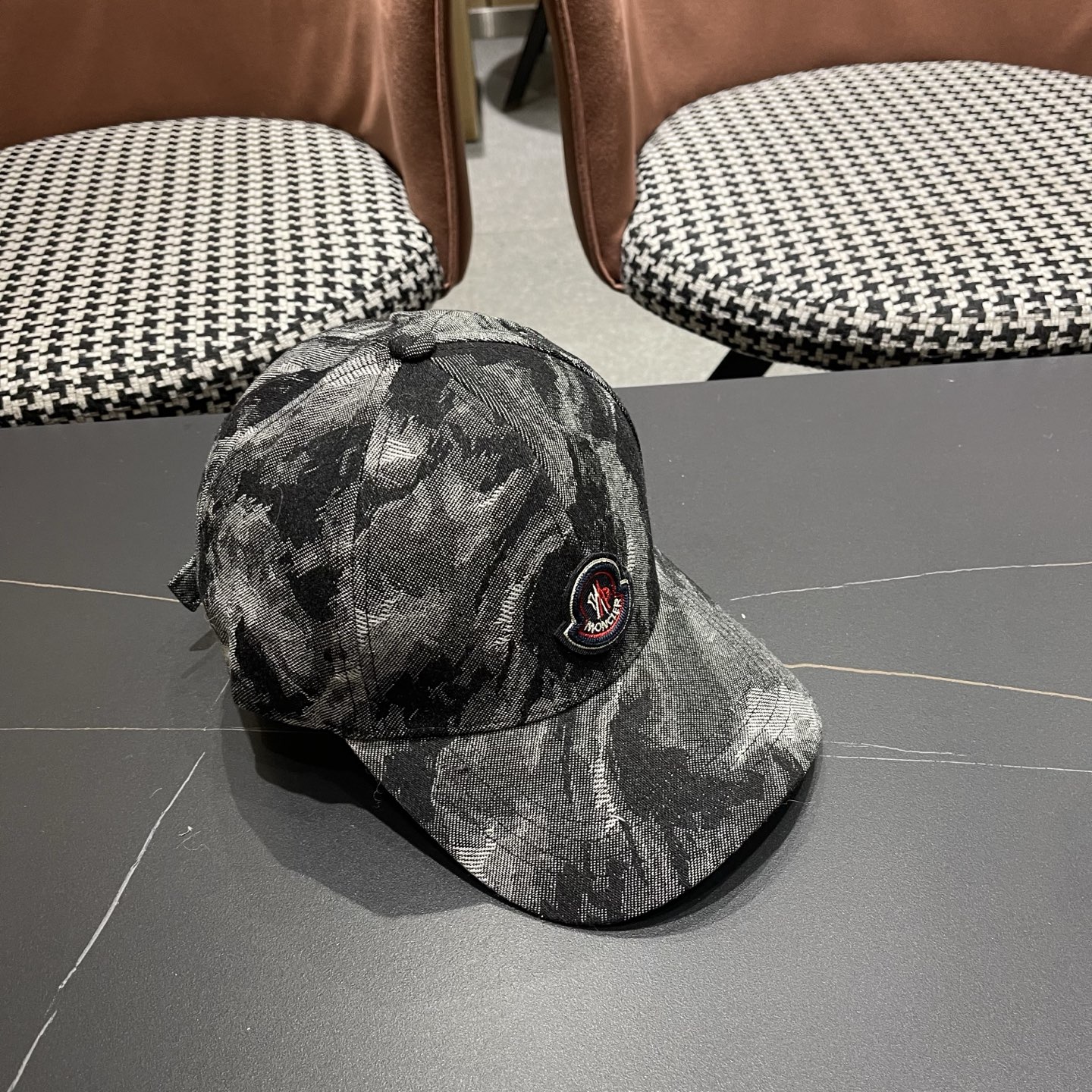 蒙口MONCLER 牛仔棒球帽，年轻时尚潮人穿搭色系，视觉效果超强，好看有质感！