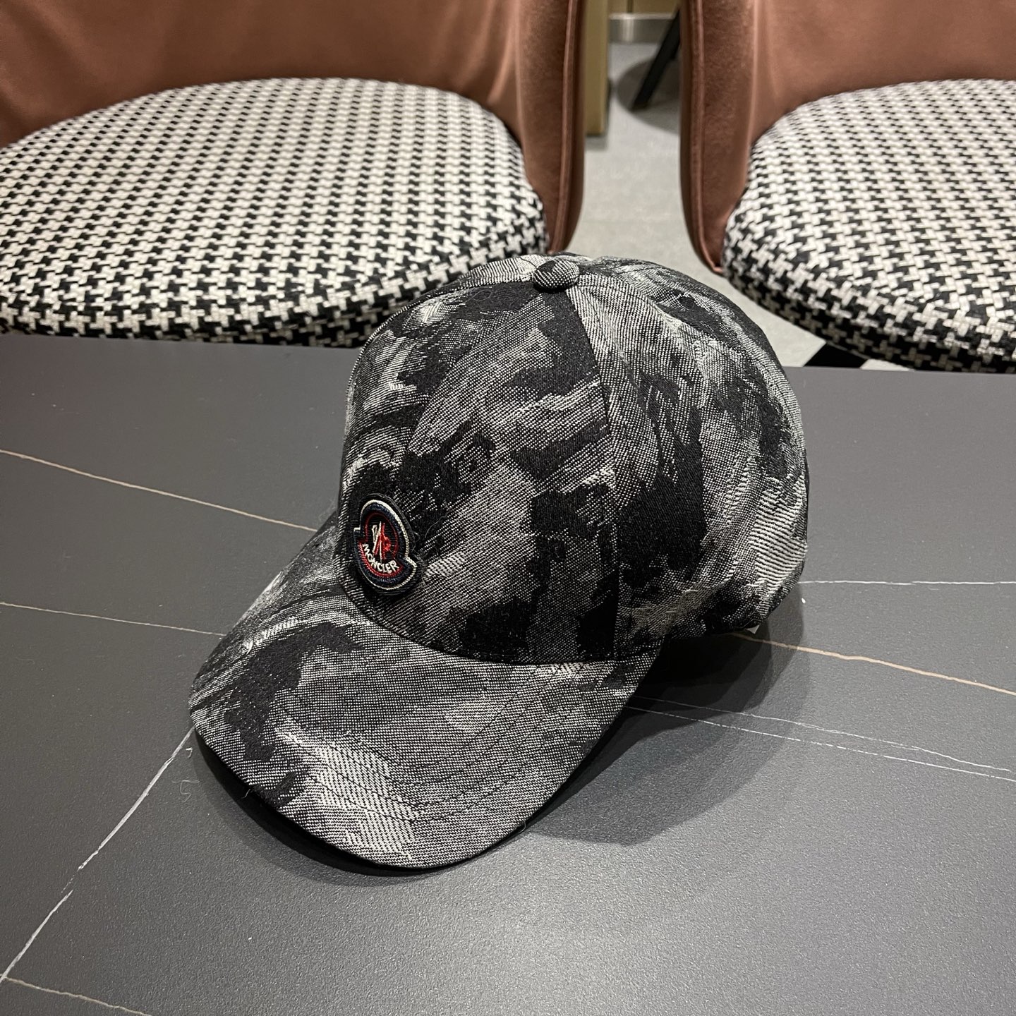 蒙口MONCLER 牛仔棒球帽，年轻时尚潮人穿搭色系，视觉效果超强，好看有质感！