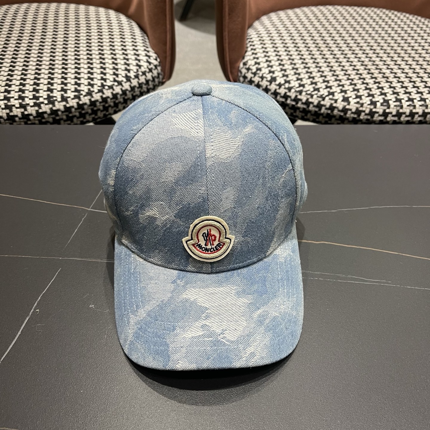 蒙口MONCLER 牛仔棒球帽，年轻时尚潮人穿搭色系，视觉效果超强，好看有质感！