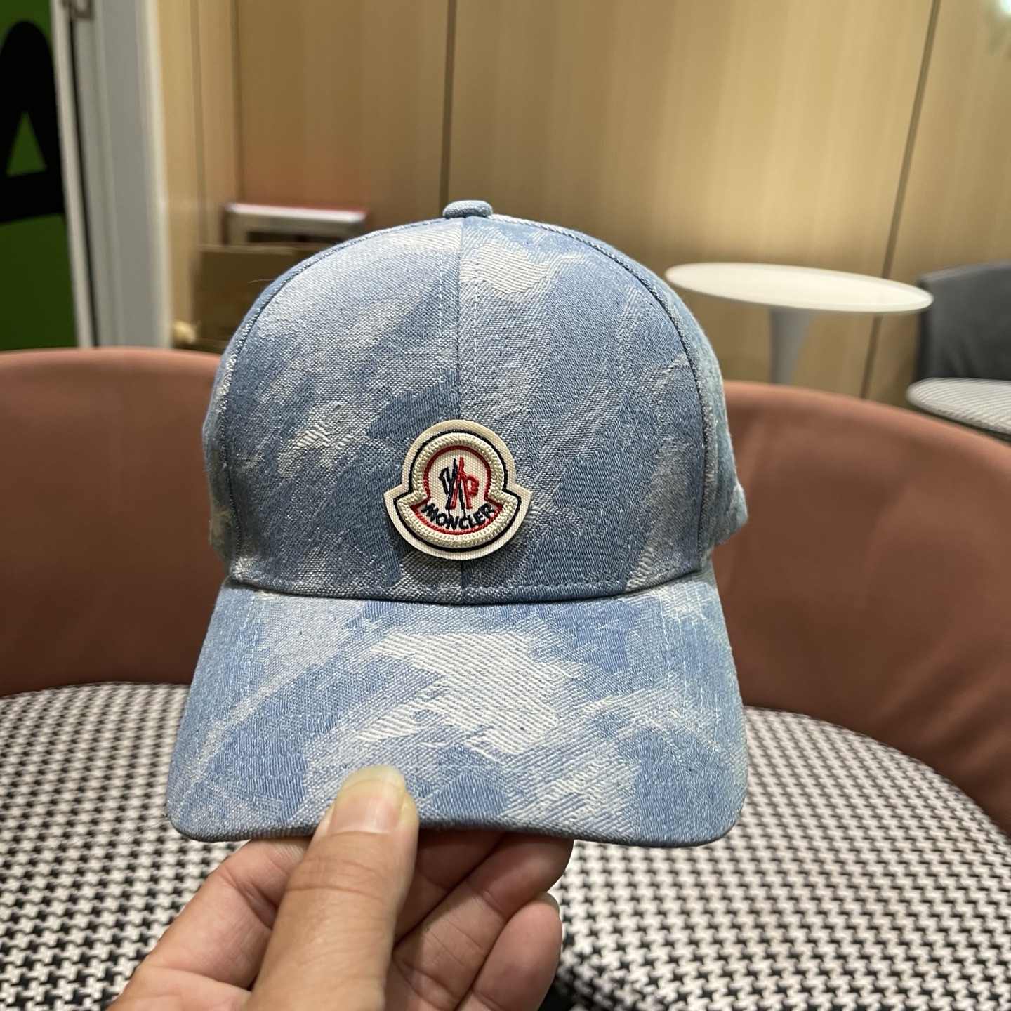 蒙口MONCLER 牛仔棒球帽，年轻时尚潮人穿搭色系，视觉效果超强，好看有质感！