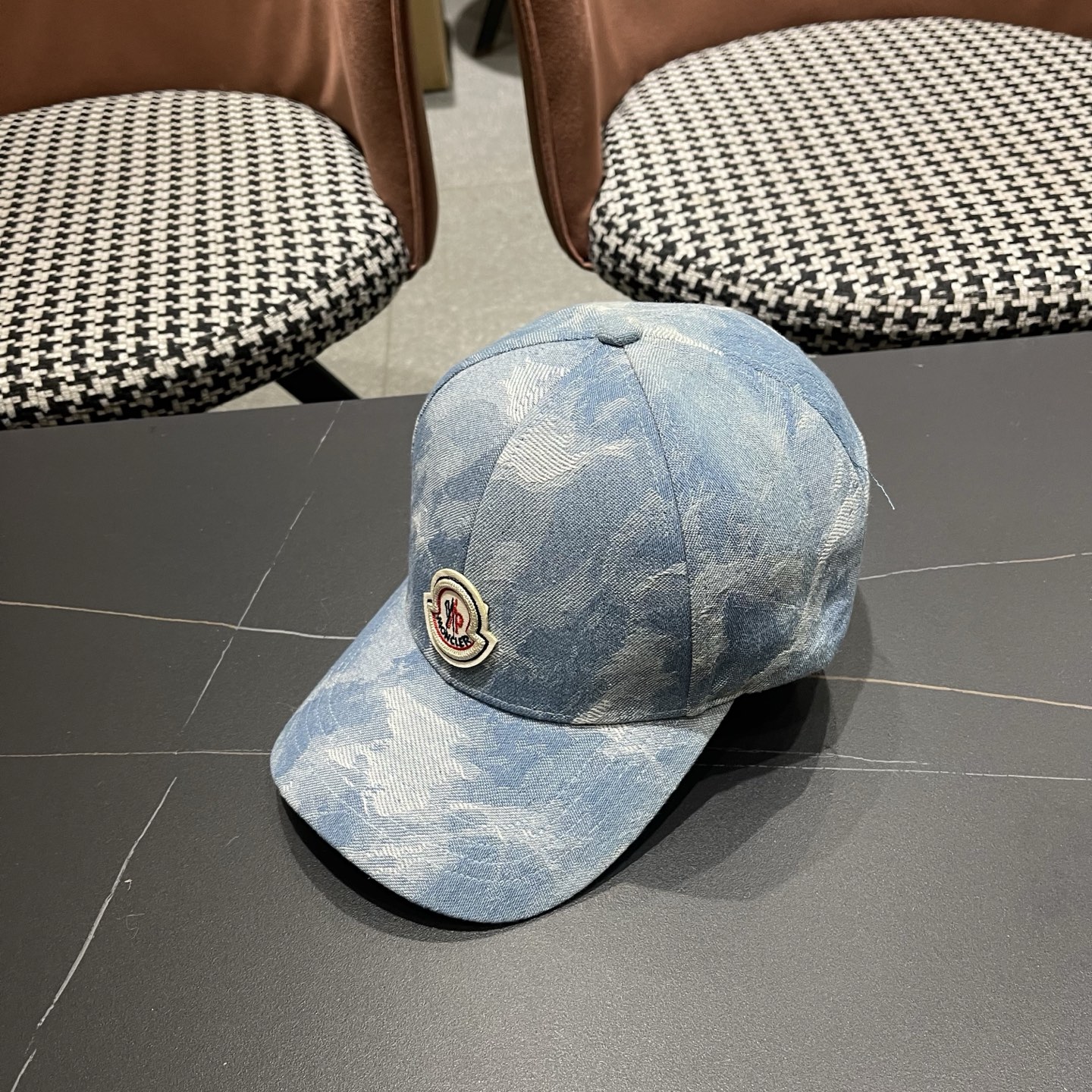 蒙口MONCLER 牛仔棒球帽，年轻时尚潮人穿搭色系，视觉效果超强，好看有质感！