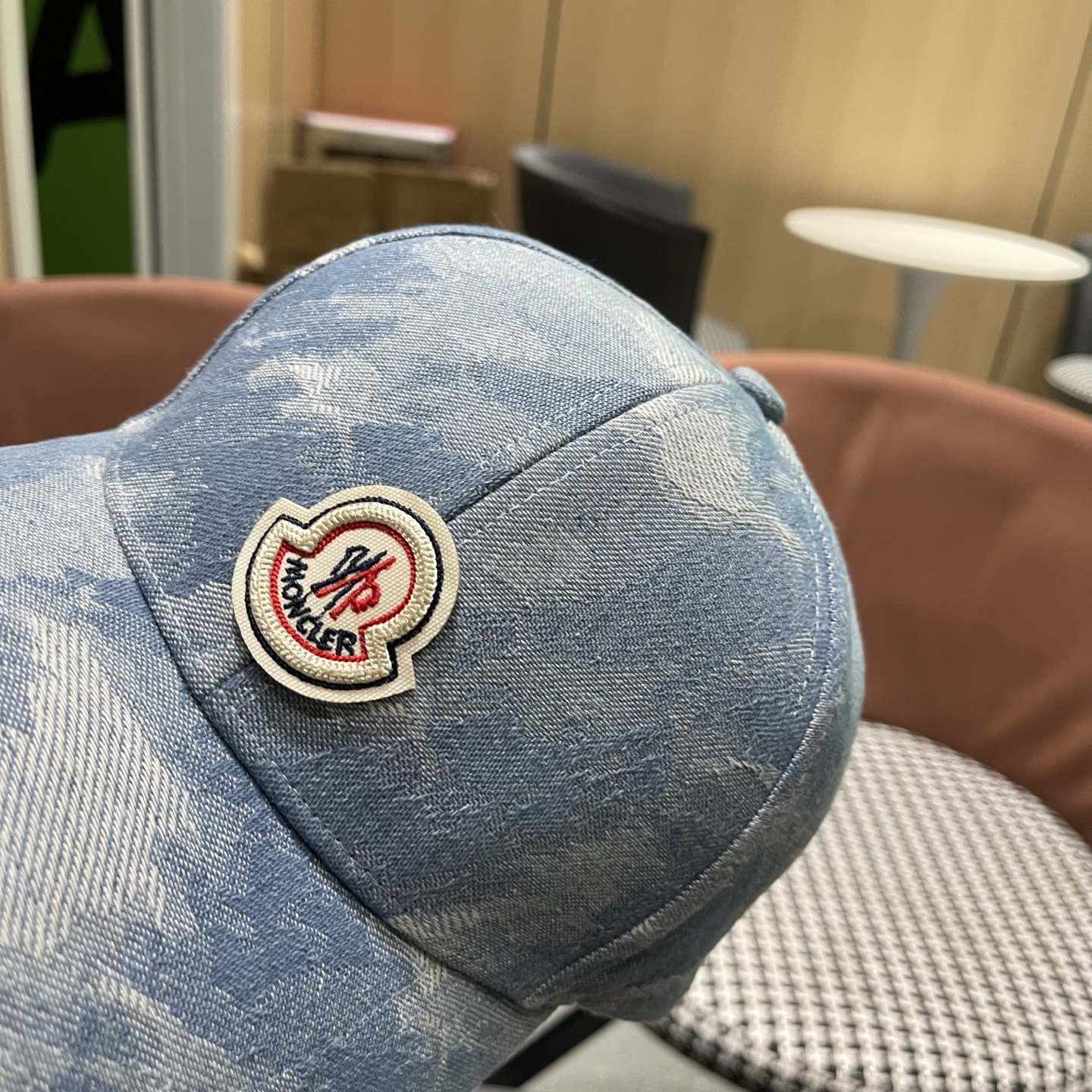 蒙口MONCLER 牛仔棒球帽，年轻时尚潮人穿搭色系，视觉效果超强，好看有质感！