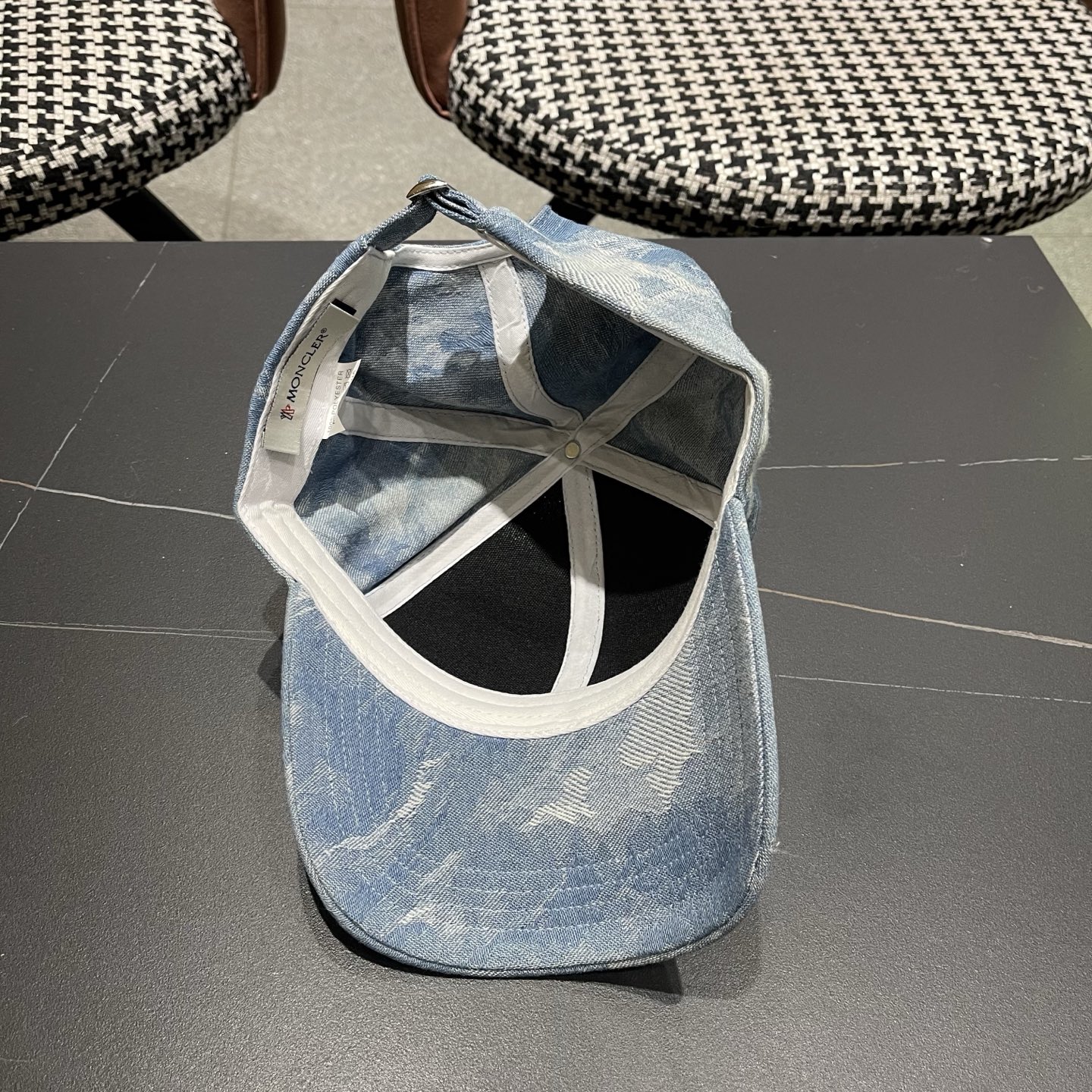 蒙口MONCLER 牛仔棒球帽，年轻时尚潮人穿搭色系，视觉效果超强，好看有质感！