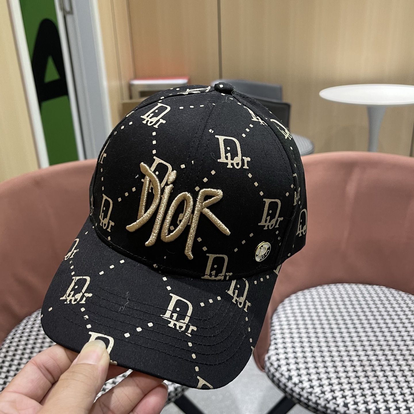 迪奥Dior👒 logo棒球帽🧢，防晒指数超高，特别显脸小，有型不软塌，携带方便🤗