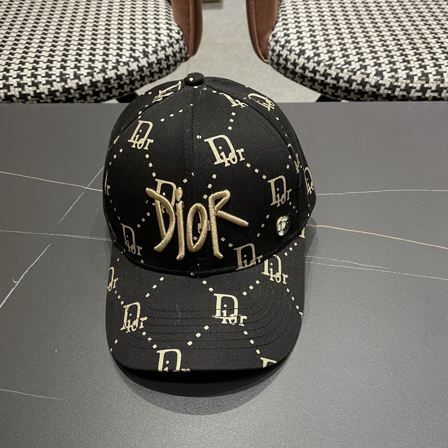 迪奥Dior👒 logo棒球帽🧢，防晒指数超高，特别显脸小，有型不软塌，携带方便🤗
