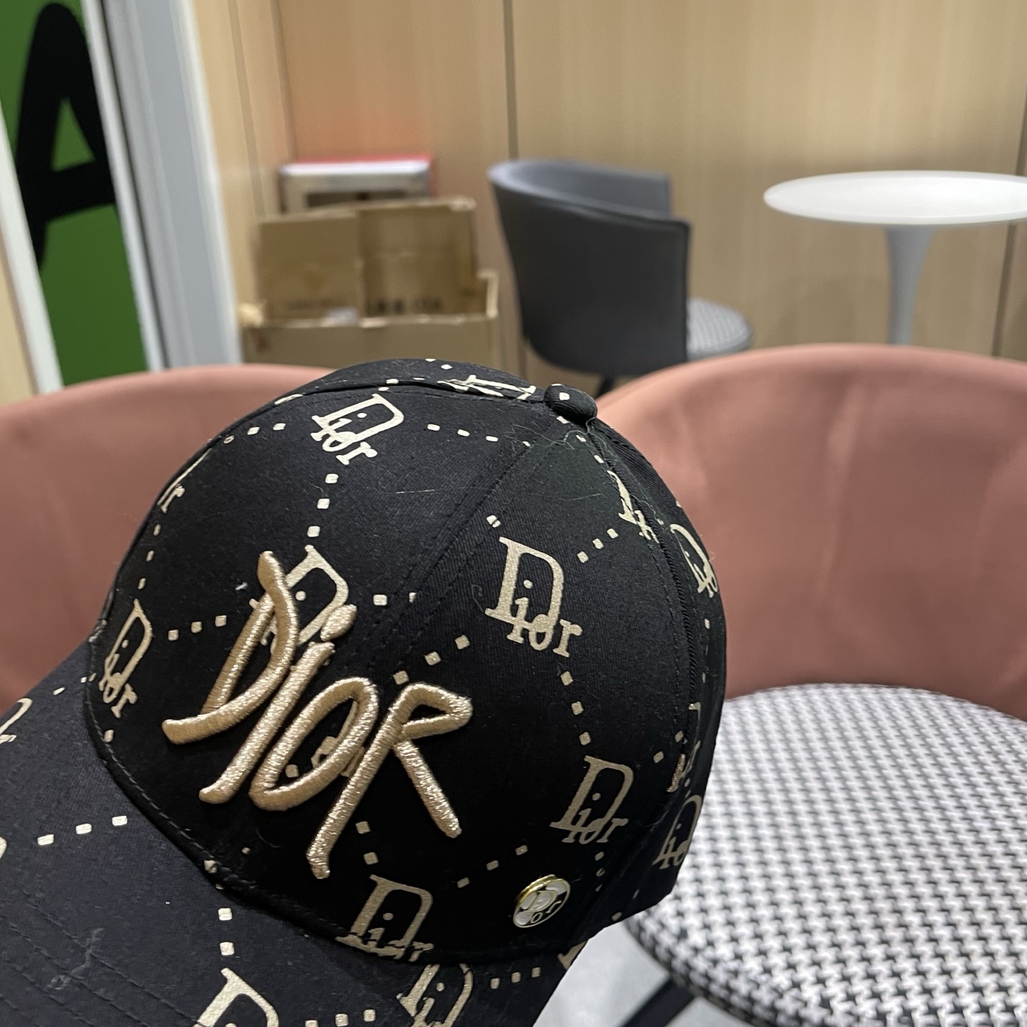 迪奥Dior👒 logo棒球帽🧢，防晒指数超高，特别显脸小，有型不软塌，携带方便🤗