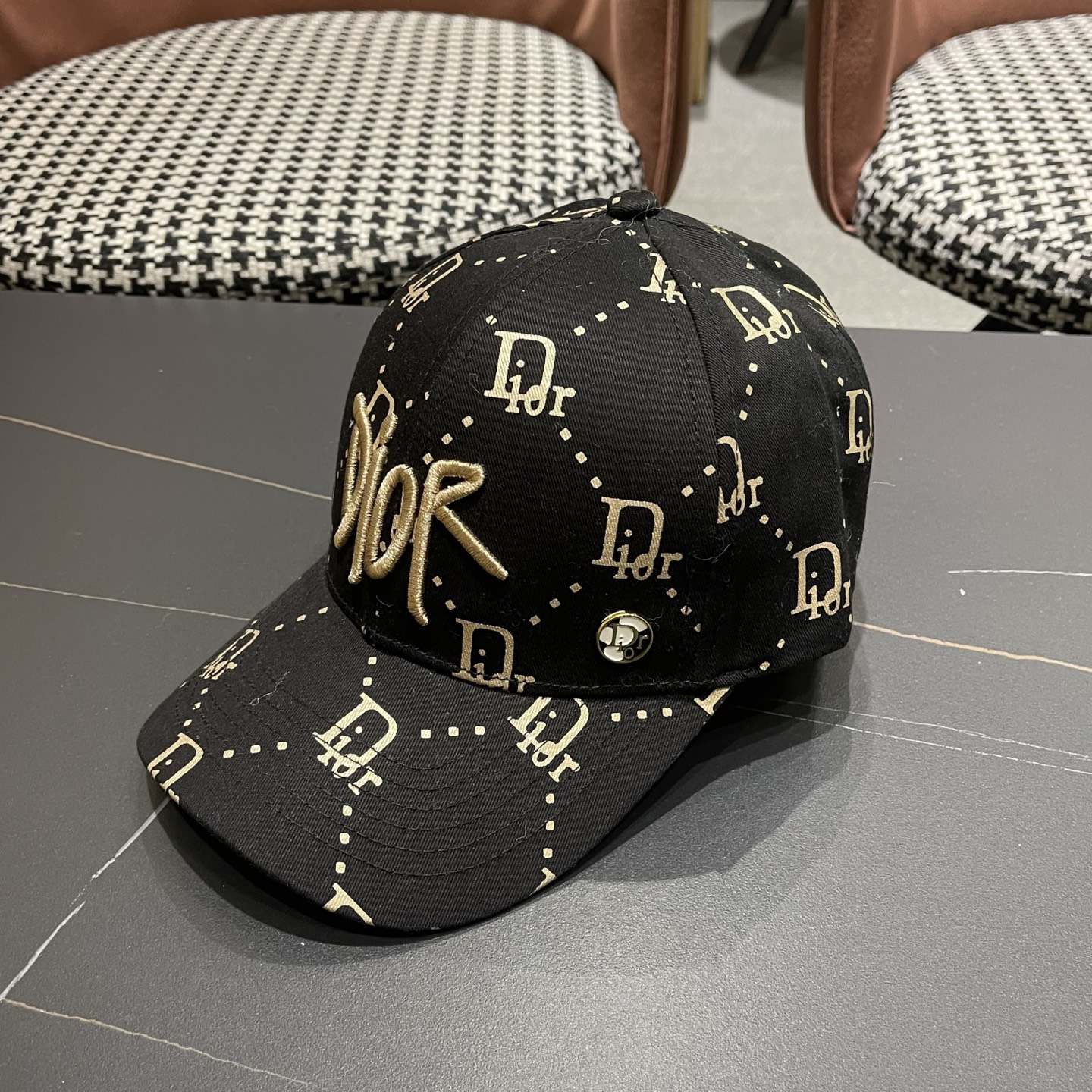 迪奥Dior👒 logo棒球帽🧢，防晒指数超高，特别显脸小，有型不软塌，携带方便🤗