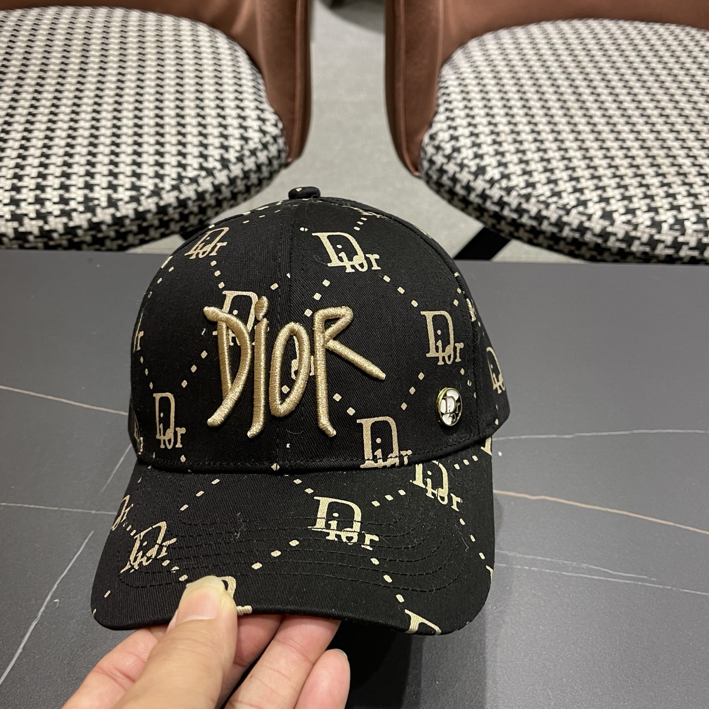迪奥Dior👒 logo棒球帽🧢，防晒指数超高，特别显脸小，有型不软塌，携带方便🤗