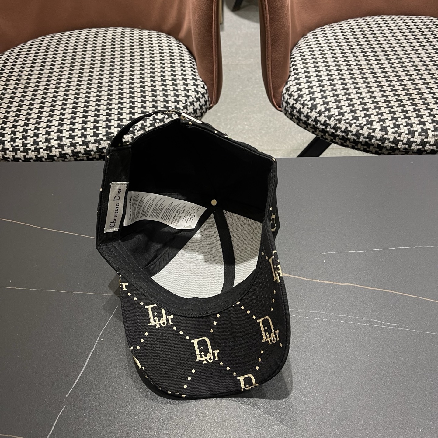 迪奥Dior👒 logo棒球帽🧢，防晒指数超高，特别显脸小，有型不软塌，携带方便🤗