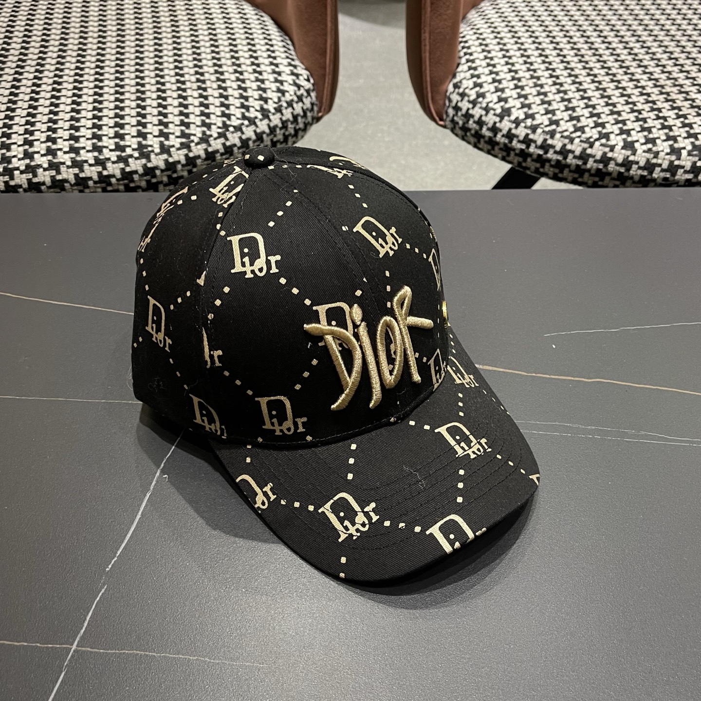 迪奥Dior👒 logo棒球帽🧢，防晒指数超高，特别显脸小，有型不软塌，携带方便🤗