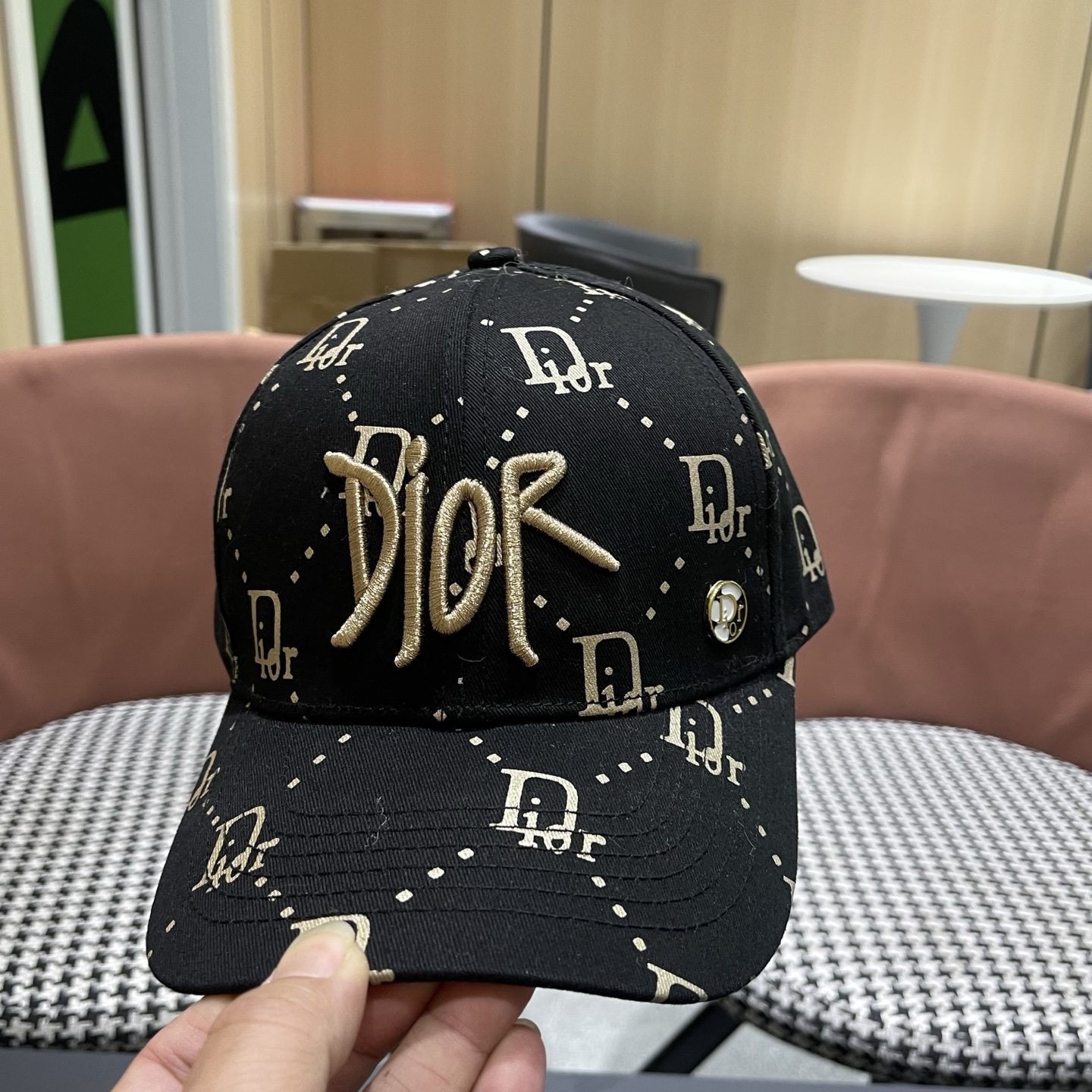 迪奥Dior👒 logo棒球帽🧢，防晒指数超高，特别显脸小，有型不软塌，携带方便🤗