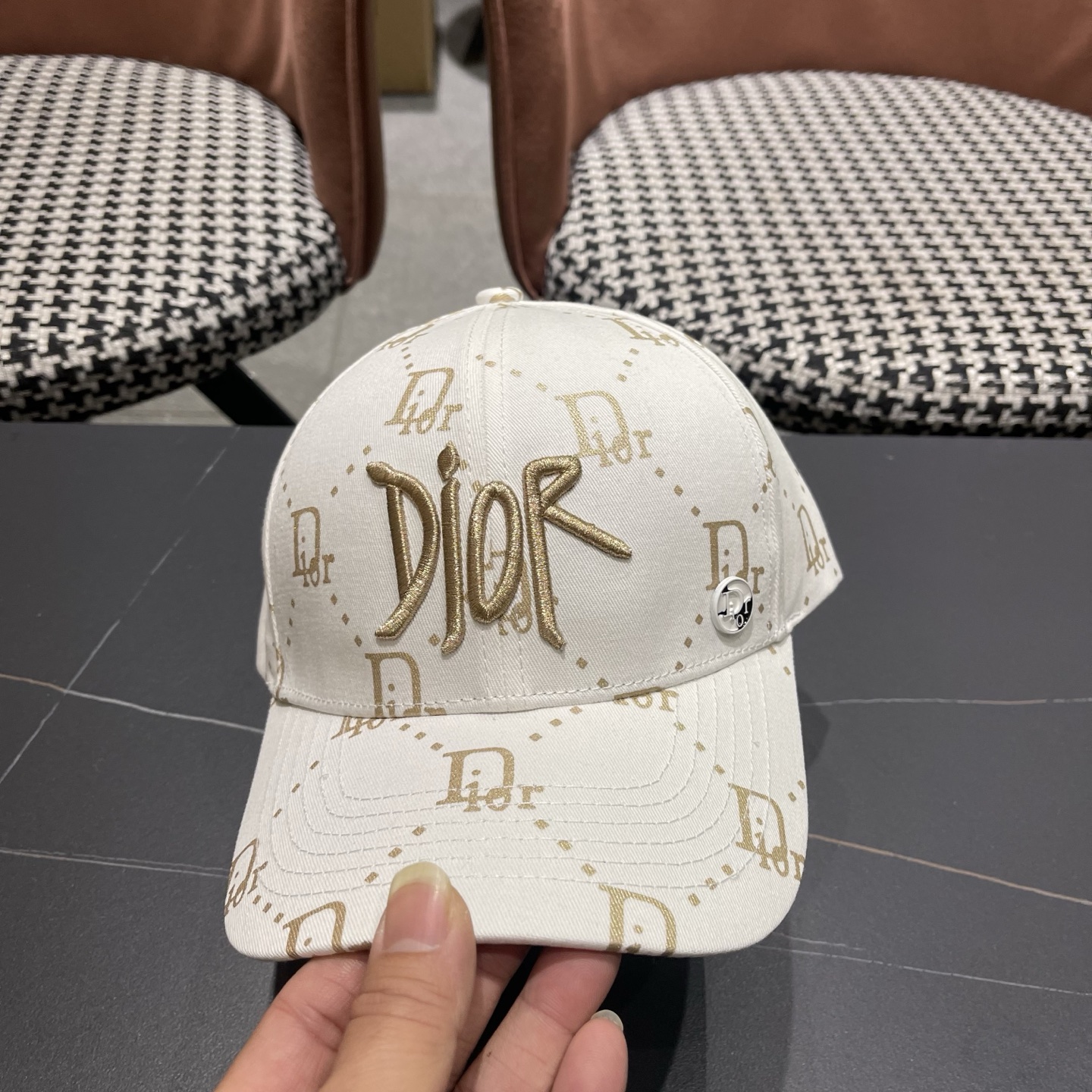 迪奥Dior👒 logo棒球帽🧢，防晒指数超高，特别显脸小，有型不软塌，携带方便🤗