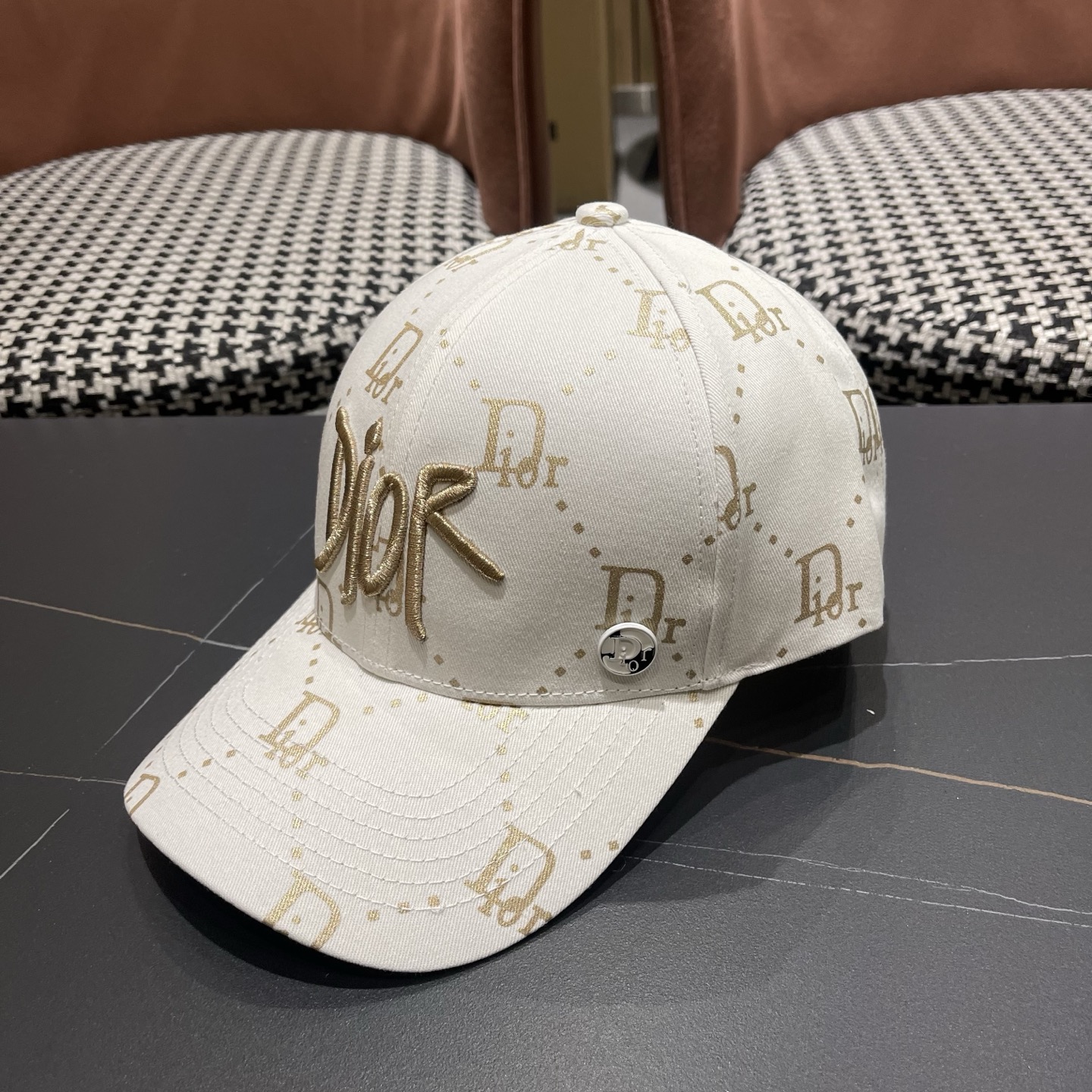 迪奥Dior👒 logo棒球帽🧢，防晒指数超高，特别显脸小，有型不软塌，携带方便🤗