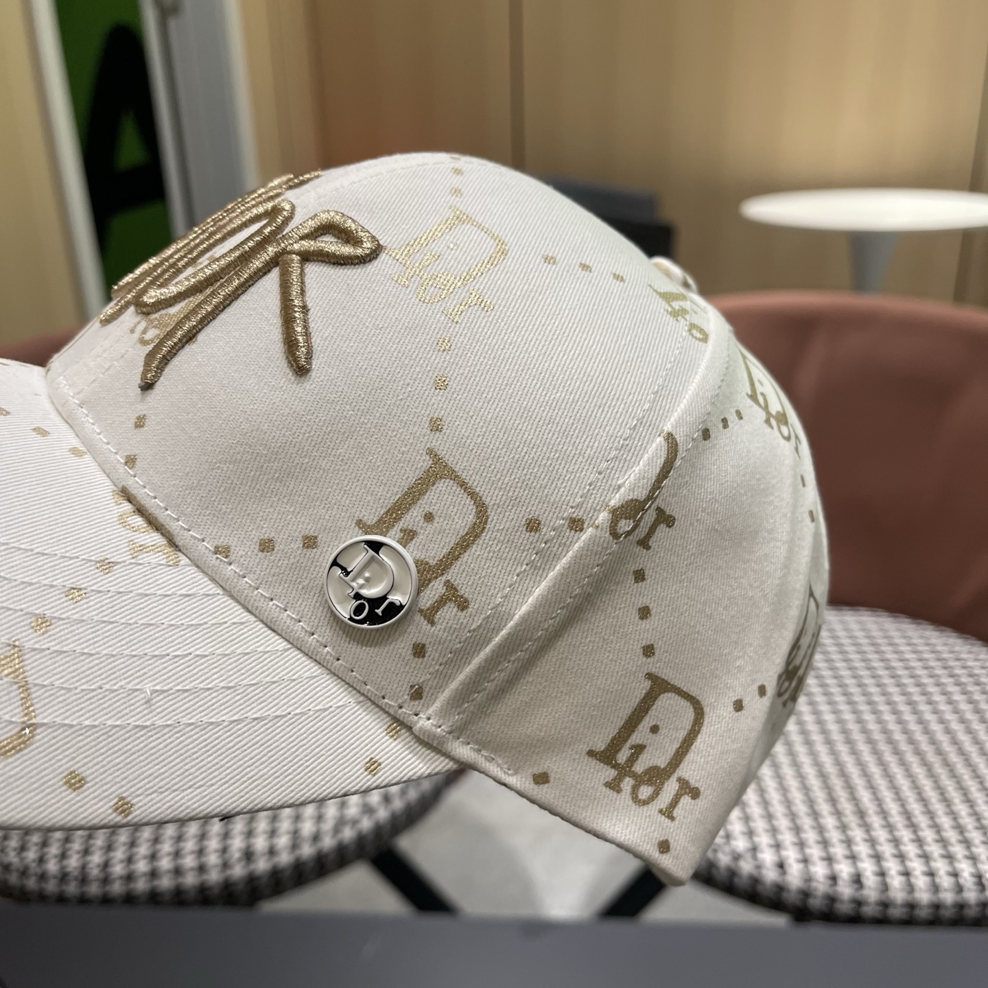迪奥Dior👒 logo棒球帽🧢，防晒指数超高，特别显脸小，有型不软塌，携带方便🤗