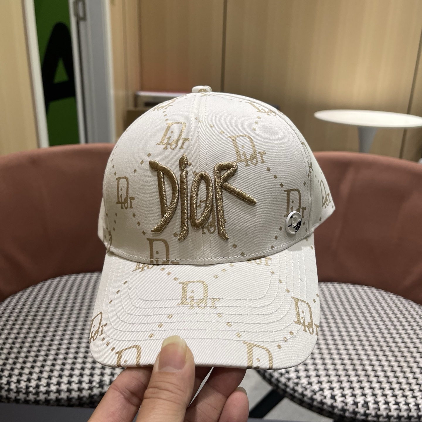 迪奥Dior👒 logo棒球帽🧢，防晒指数超高，特别显脸小，有型不软塌，携带方便🤗