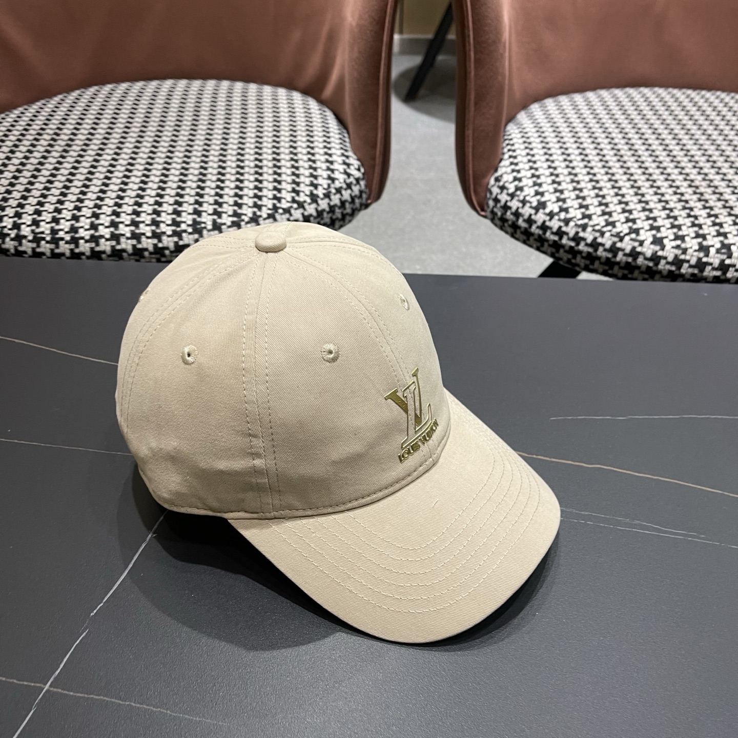 。🧢路易威登lv棒球帽 LouisVuitton😍新款重工打造♥️高端大气，百搭款🤗男女通用！