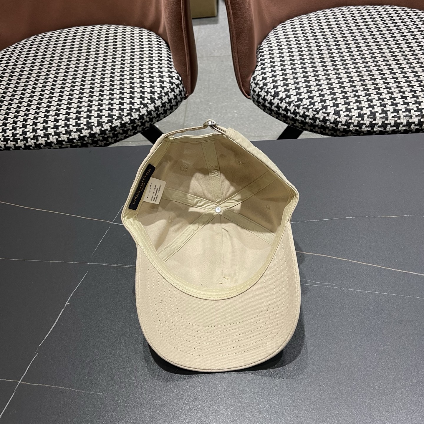 。🧢路易威登lv棒球帽 LouisVuitton😍新款重工打造♥️高端大气，百搭款🤗男女通用！