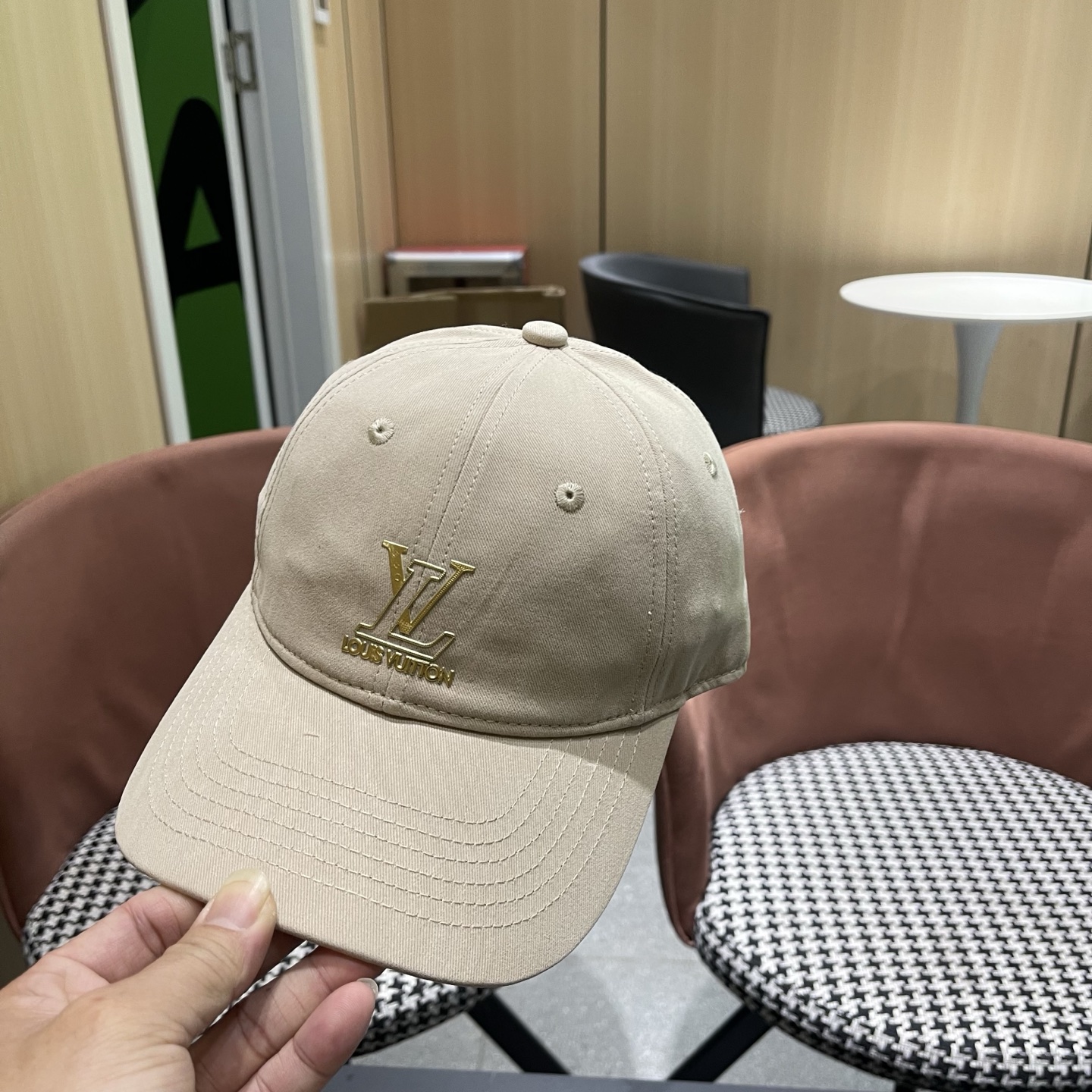 。🧢路易威登lv棒球帽 LouisVuitton😍新款重工打造♥️高端大气，百搭款🤗男女通用！