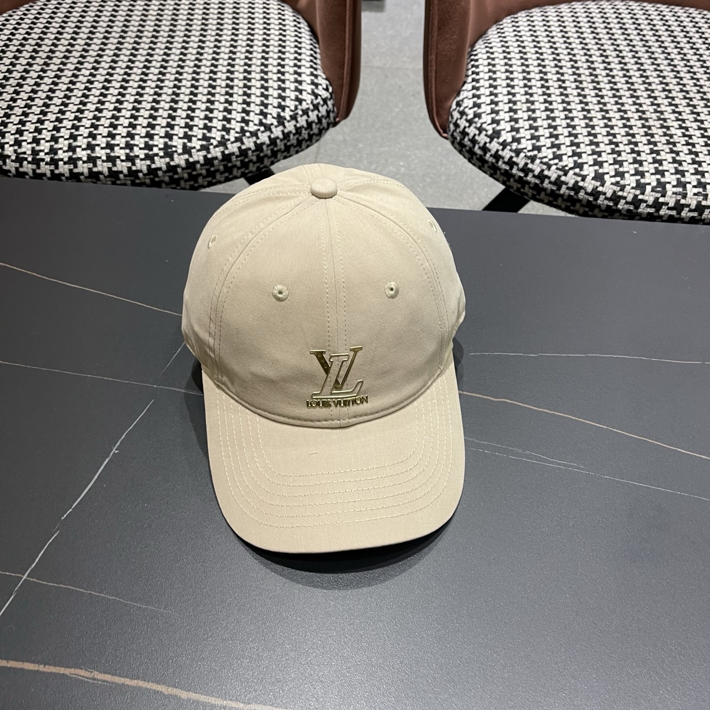 。🧢路易威登lv棒球帽 LouisVuitton😍新款重工打造♥️高端大气，百搭款🤗男女通用！