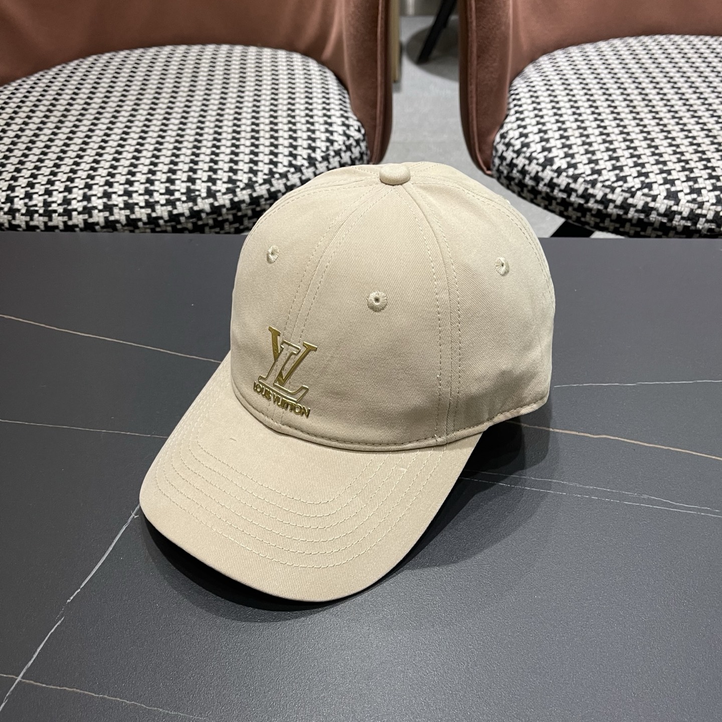 。🧢路易威登lv棒球帽 LouisVuitton😍新款重工打造♥️高端大气，百搭款🤗男女通用！