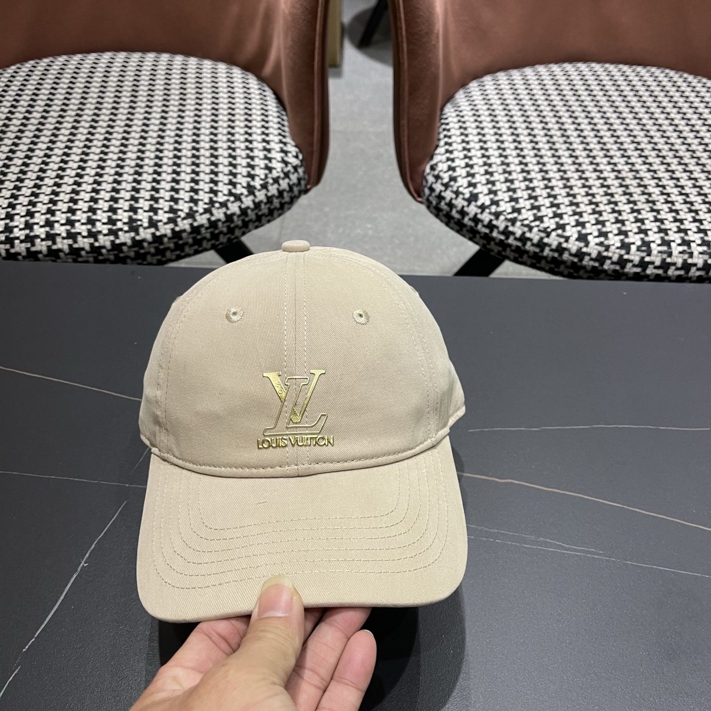 。🧢路易威登lv棒球帽 LouisVuitton😍新款重工打造♥️高端大气，百搭款🤗男女通用！