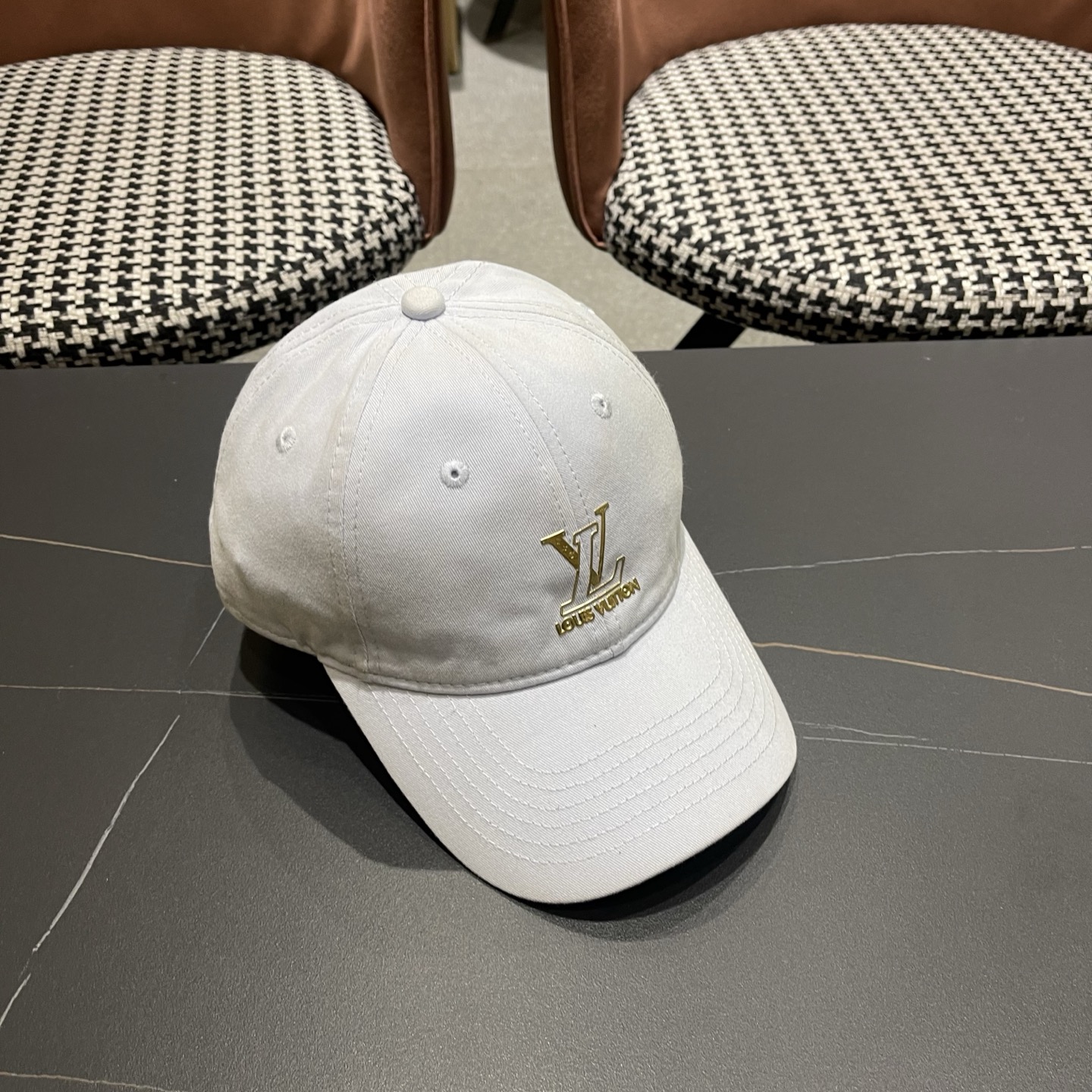 。🧢路易威登lv棒球帽 LouisVuitton😍新款重工打造♥️高端大气，百搭款🤗男女通用！