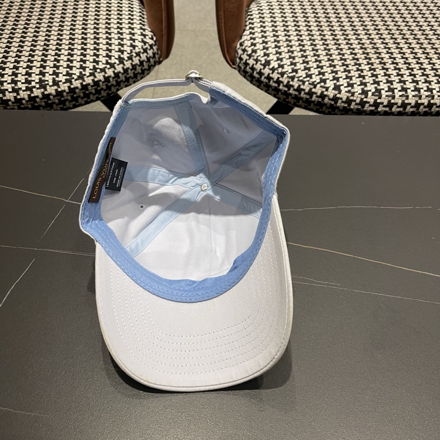 。🧢路易威登lv棒球帽 LouisVuitton😍新款重工打造♥️高端大气，百搭款🤗男女通用！