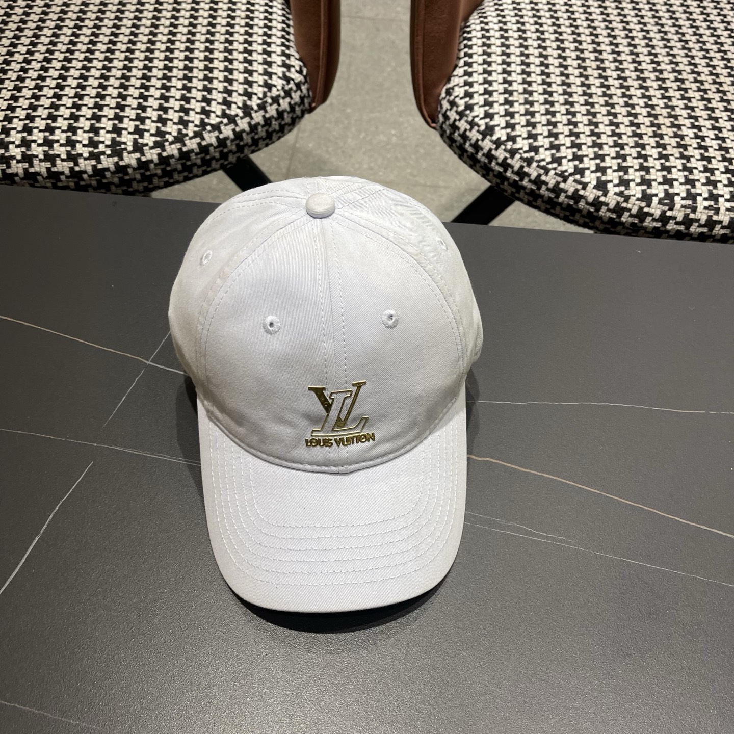 。🧢路易威登lv棒球帽 LouisVuitton😍新款重工打造♥️高端大气，百搭款🤗男女通用！