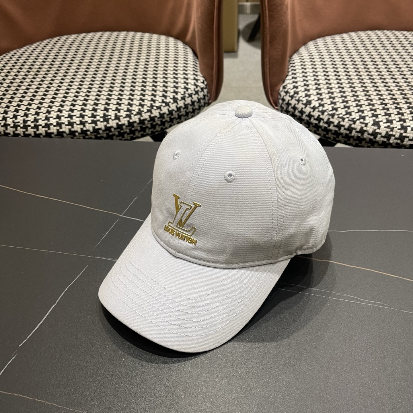。🧢路易威登lv棒球帽 LouisVuitton😍新款重工打造♥️高端大气，百搭款🤗男女通用！