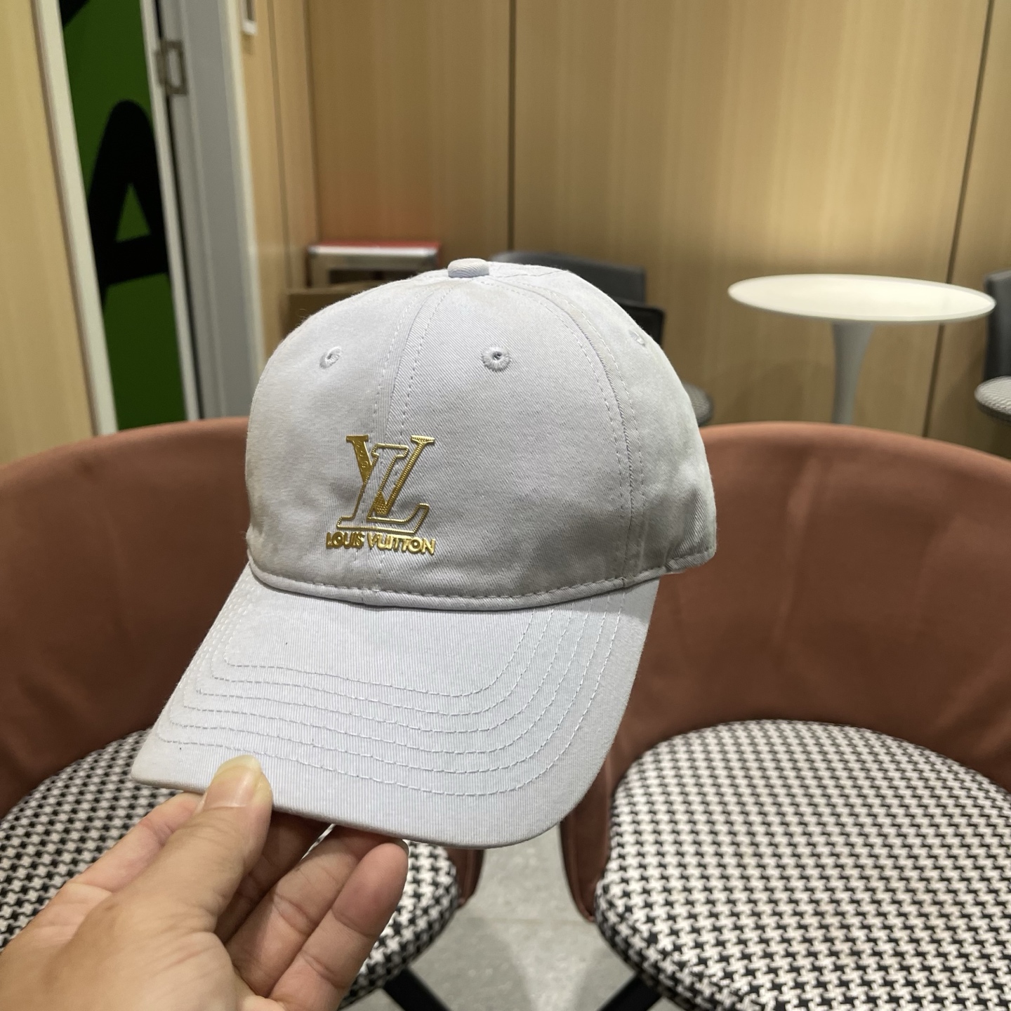 。🧢路易威登lv棒球帽 LouisVuitton😍新款重工打造♥️高端大气，百搭款🤗男女通用！