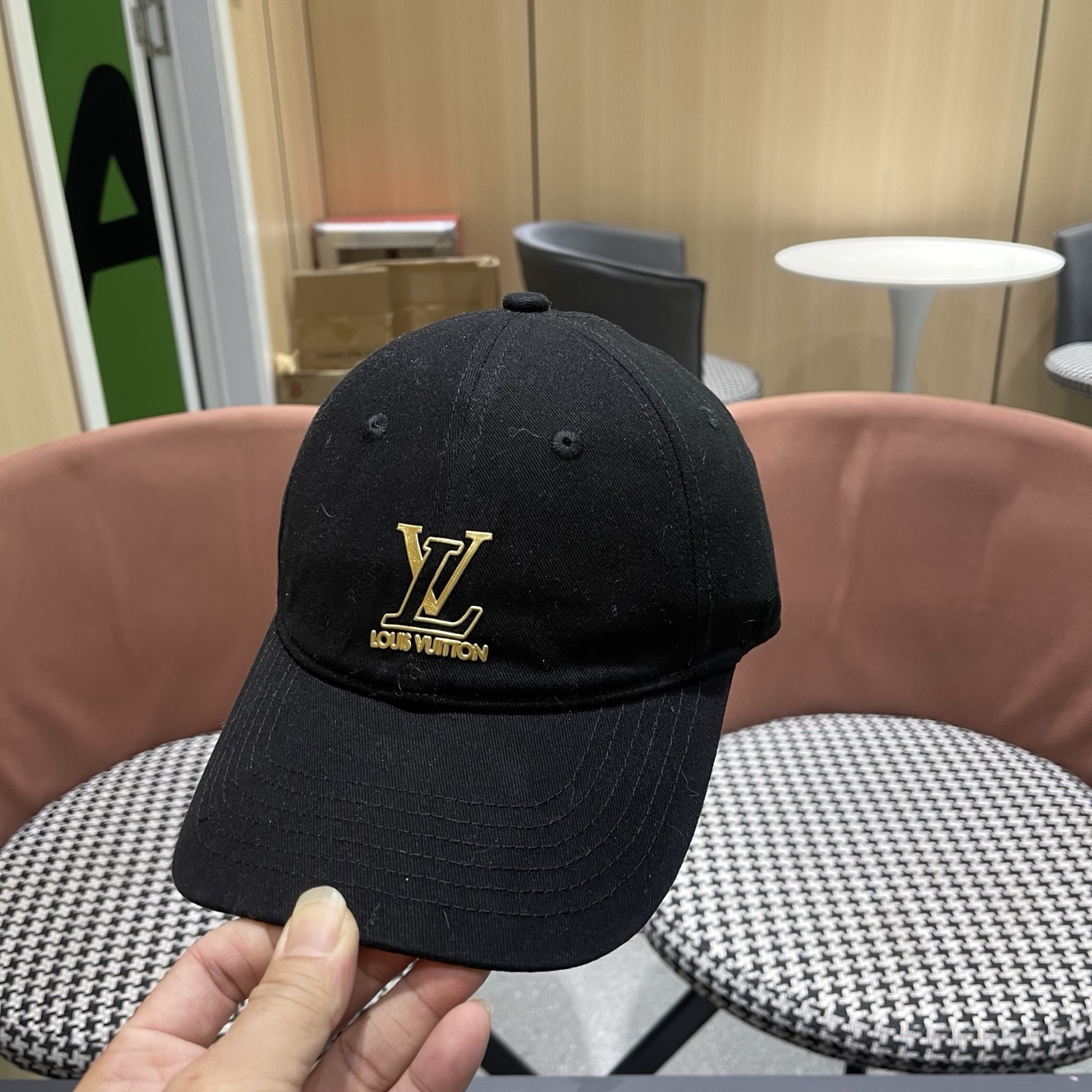 。🧢路易威登lv棒球帽 LouisVuitton😍新款重工打造♥️高端大气，百搭款🤗男女通用！