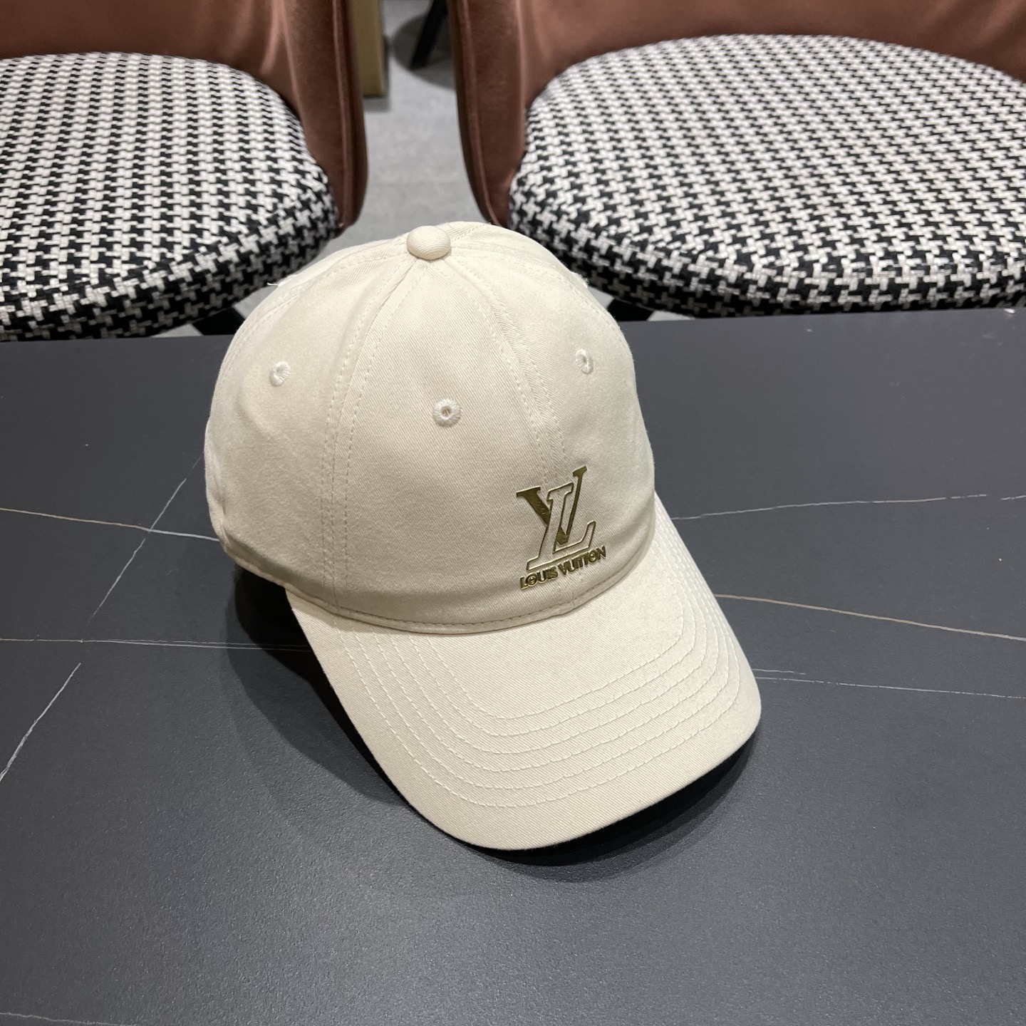 。🧢路易威登lv棒球帽 LouisVuitton😍新款重工打造♥️高端大气，百搭款🤗男女通用！