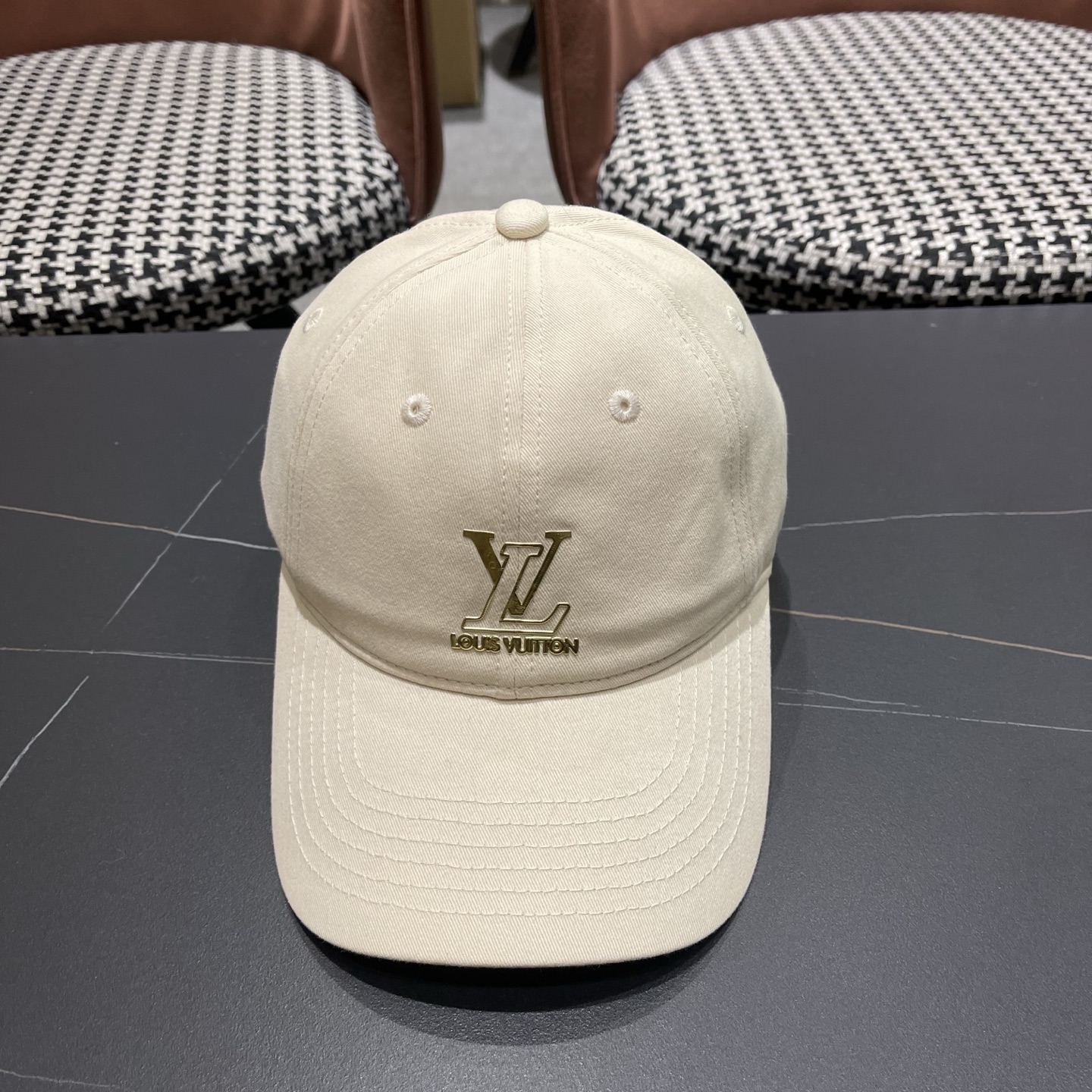 。🧢路易威登lv棒球帽 LouisVuitton😍新款重工打造♥️高端大气，百搭款🤗男女通用！